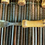 6 bamboo forks and a pie server