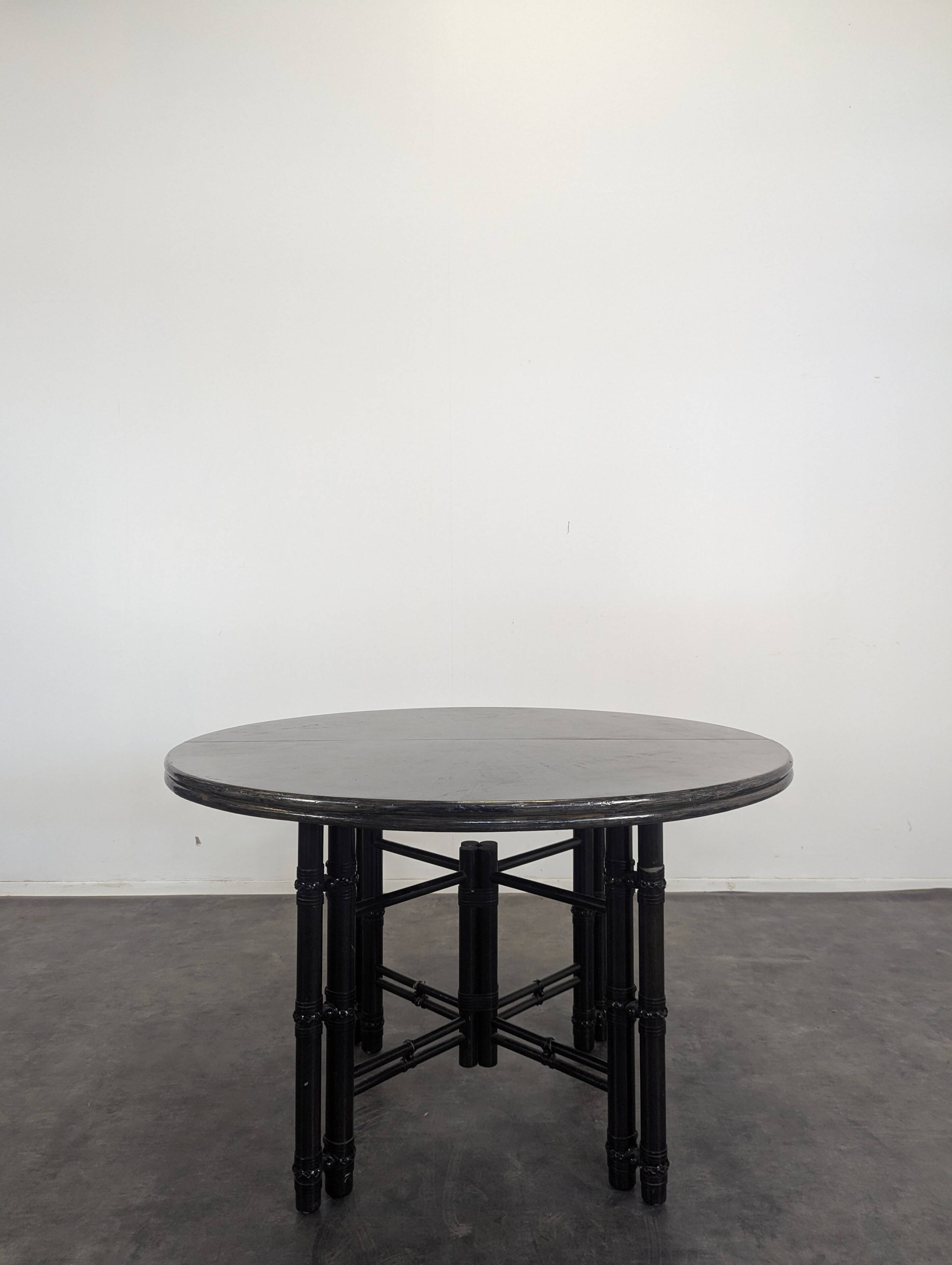Tables et chaises bambou à cannages