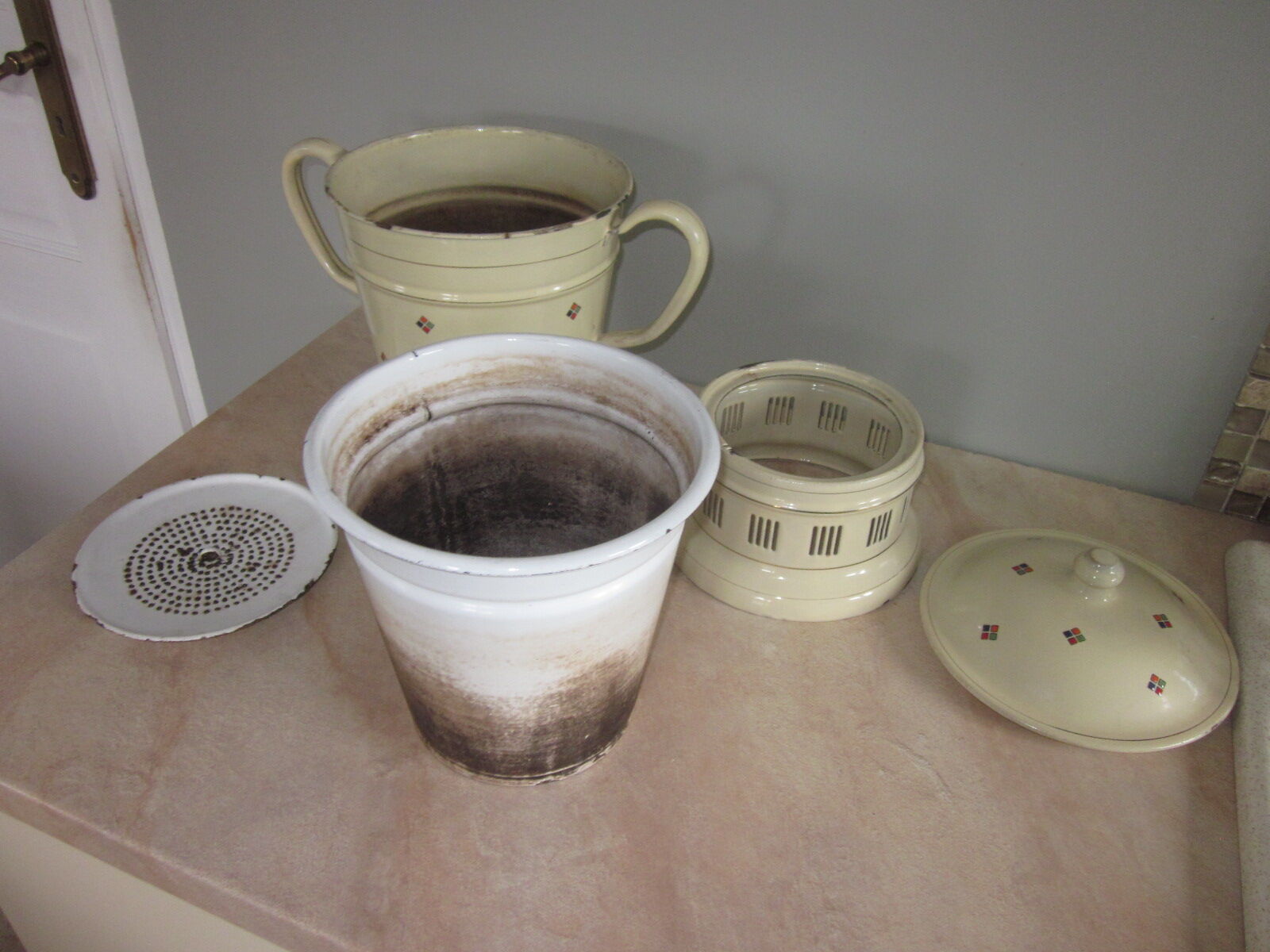 Old bistro coffee maker in email