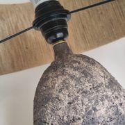 Lampe à poser en grès et jute naturelle
