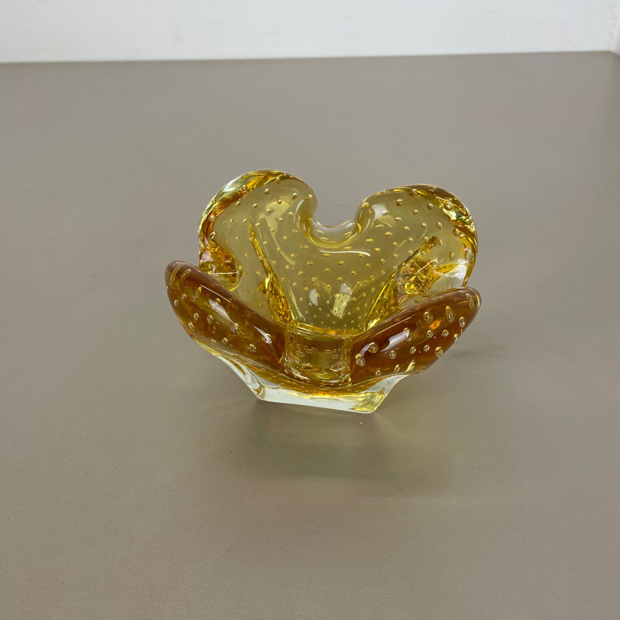Murano Glass "Honey Bubble" Bowl Element Shell Ashtray Murano, Italy, 1970s