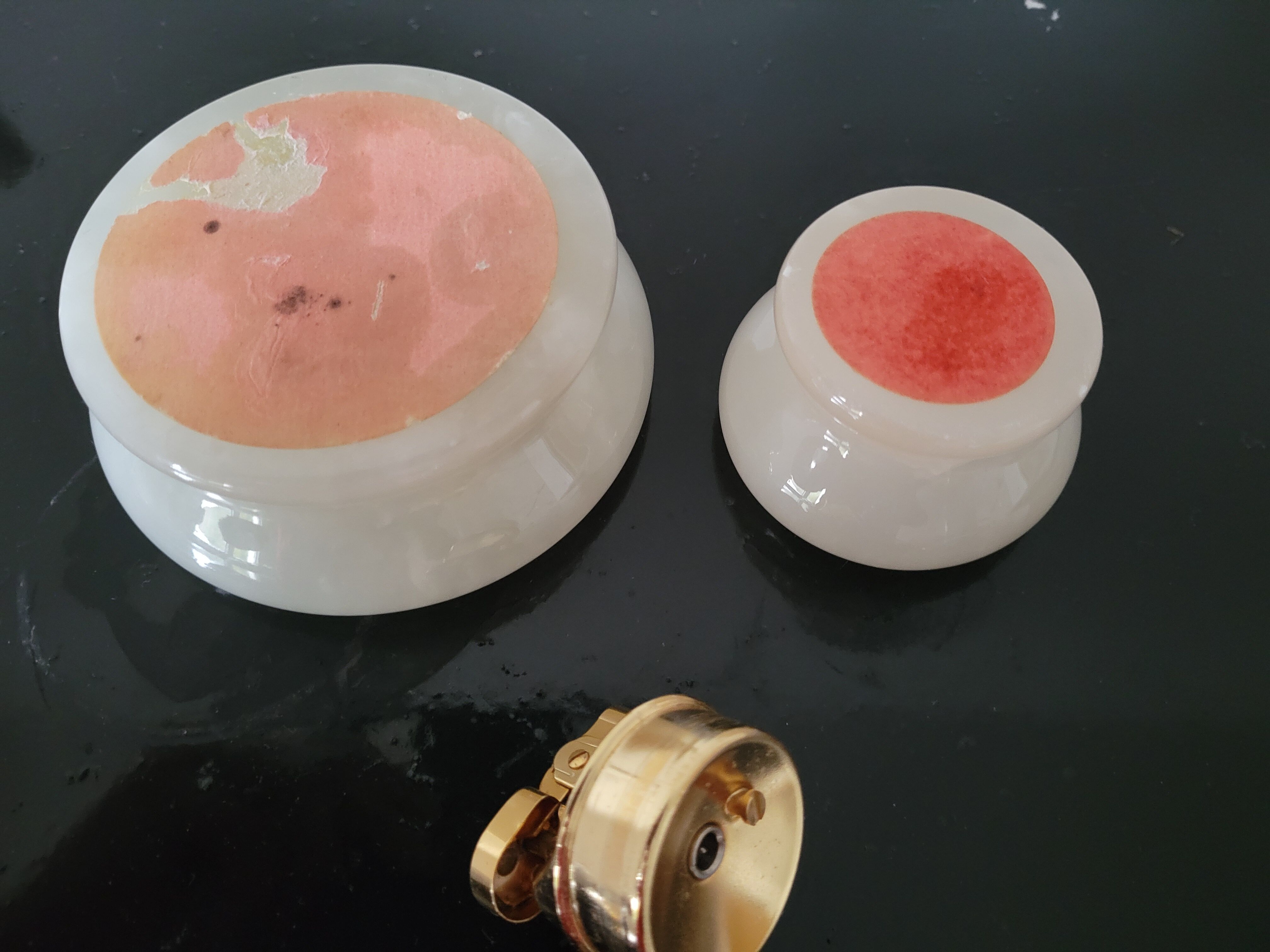 Ashtray and lighter in albatre