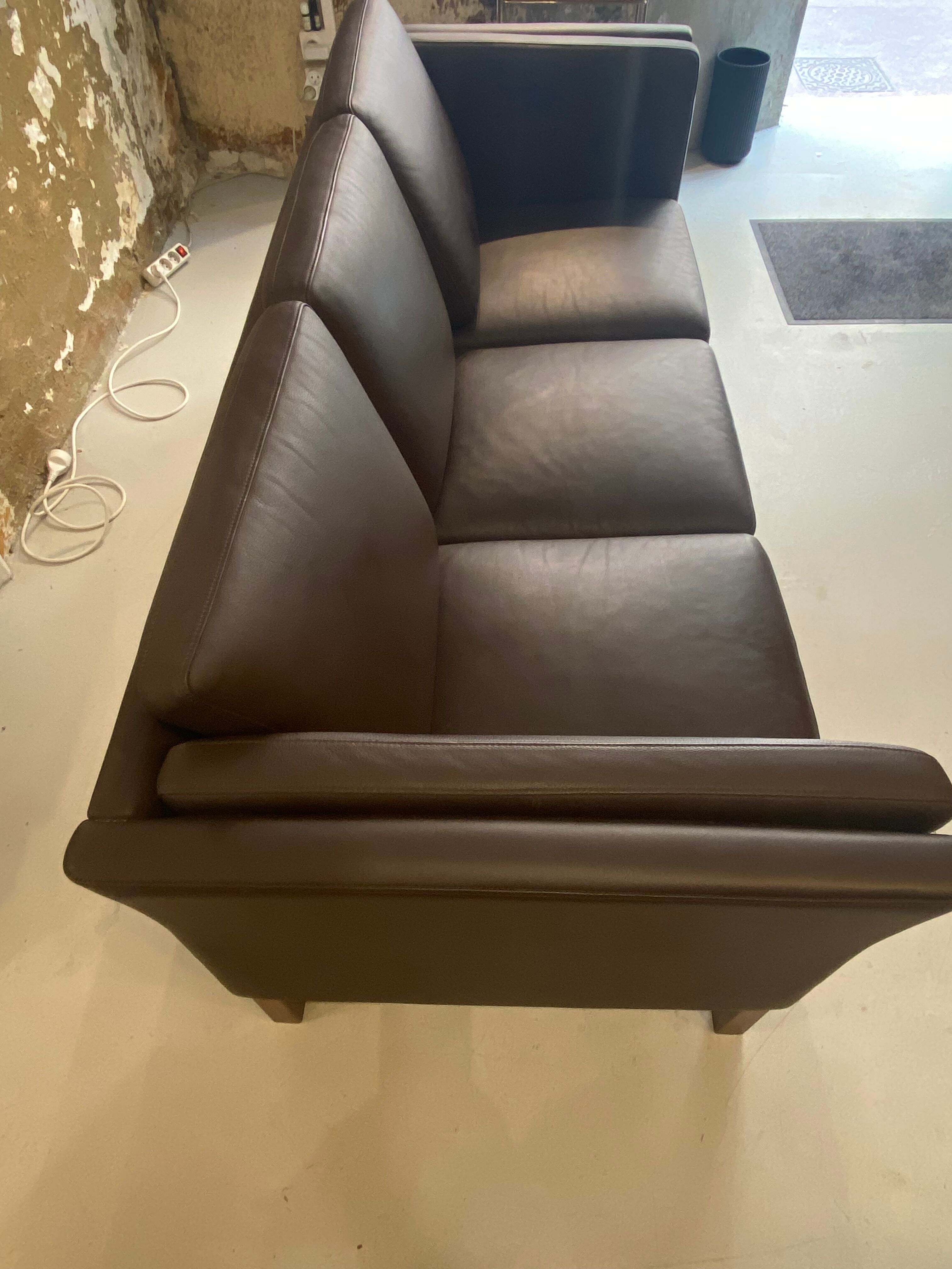 Danish leather sofa 3 places