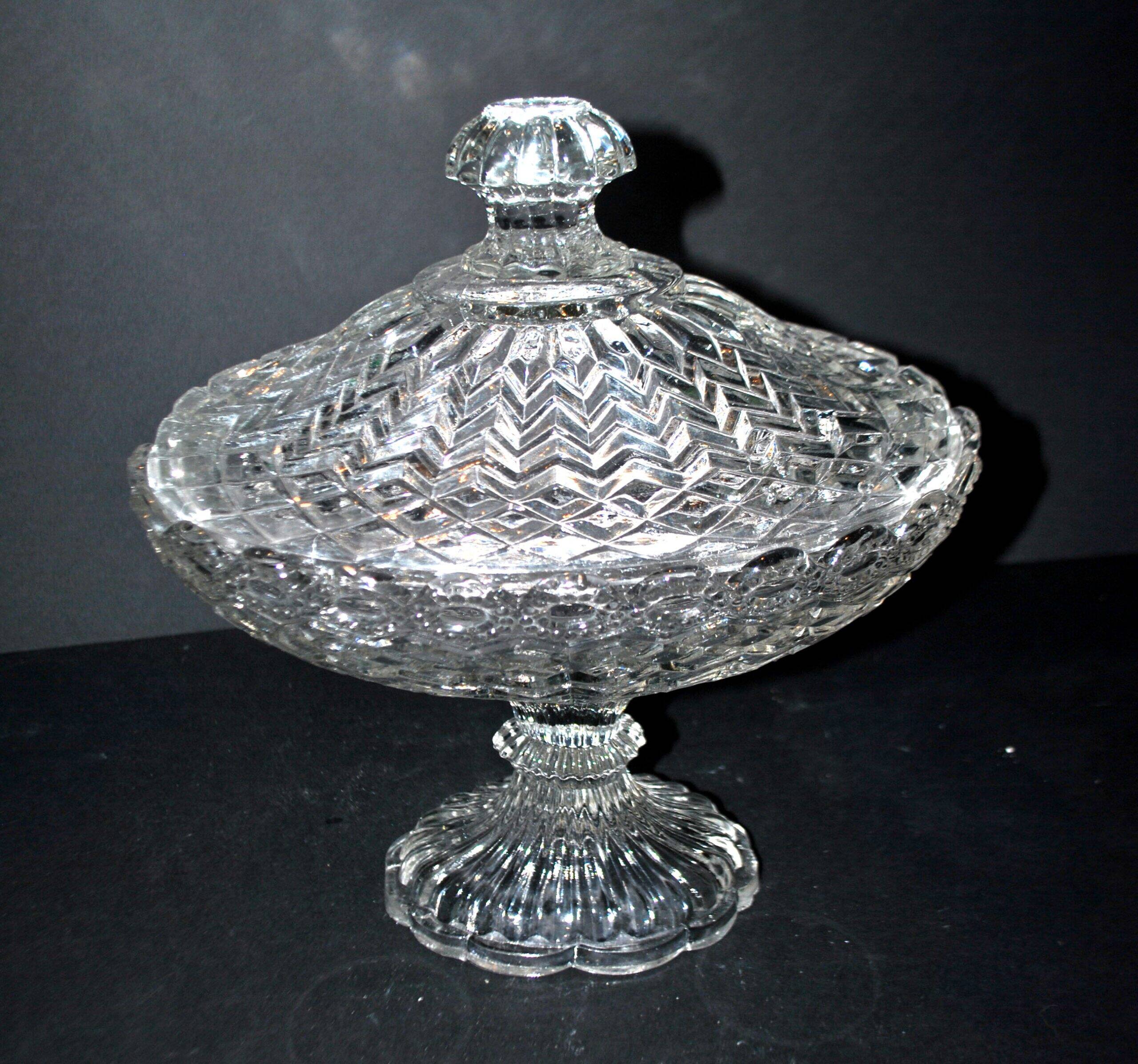 Baccarat oval crystal compote dish with diamonds and pearls, 1850