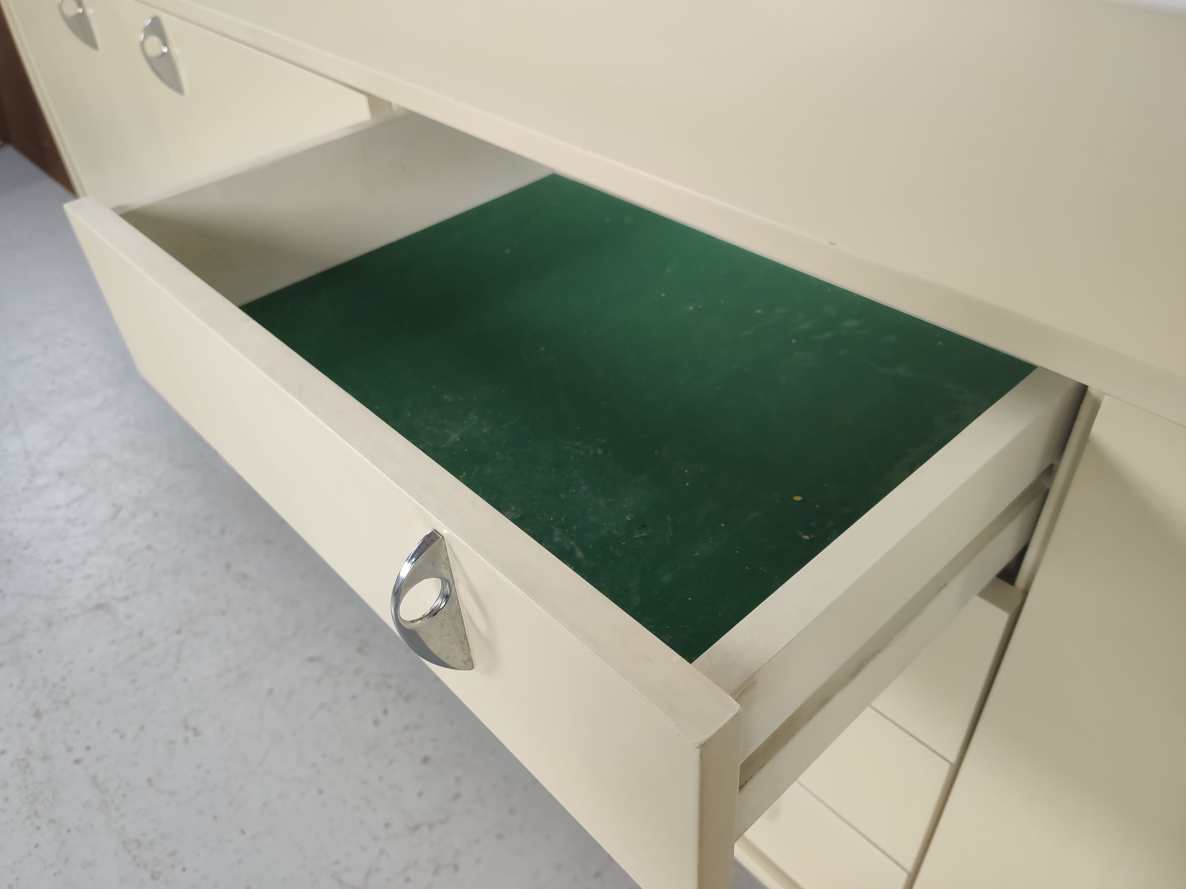 Vintage sideboard white space age 1970