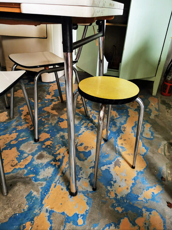 Round stool in formica