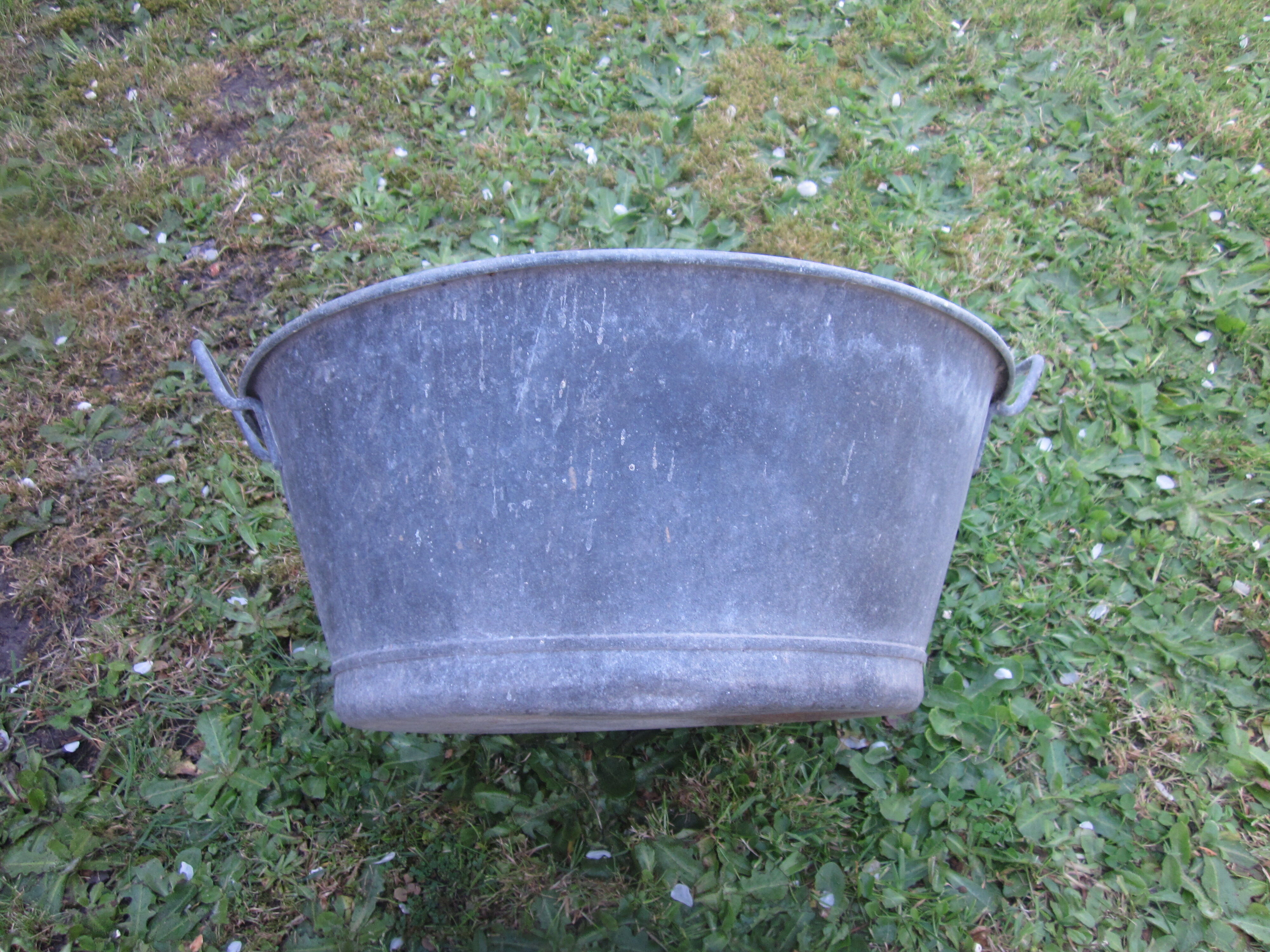 Bassine ancienne en zinc