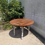 Oval folding table