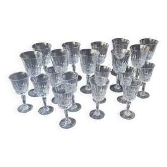 Set de 20 verres à pieds 70's