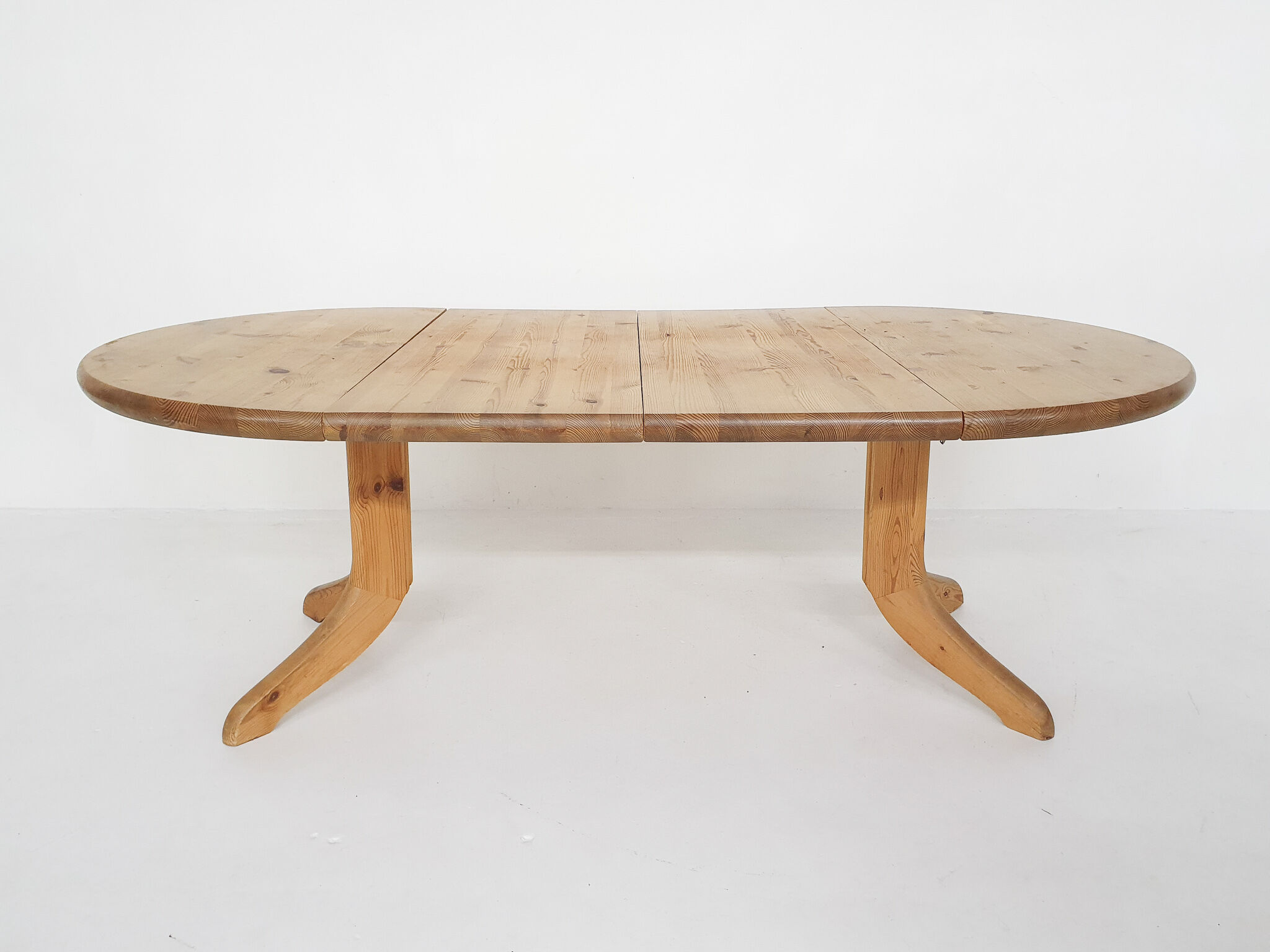 Large pinewood extendable dining table1970's