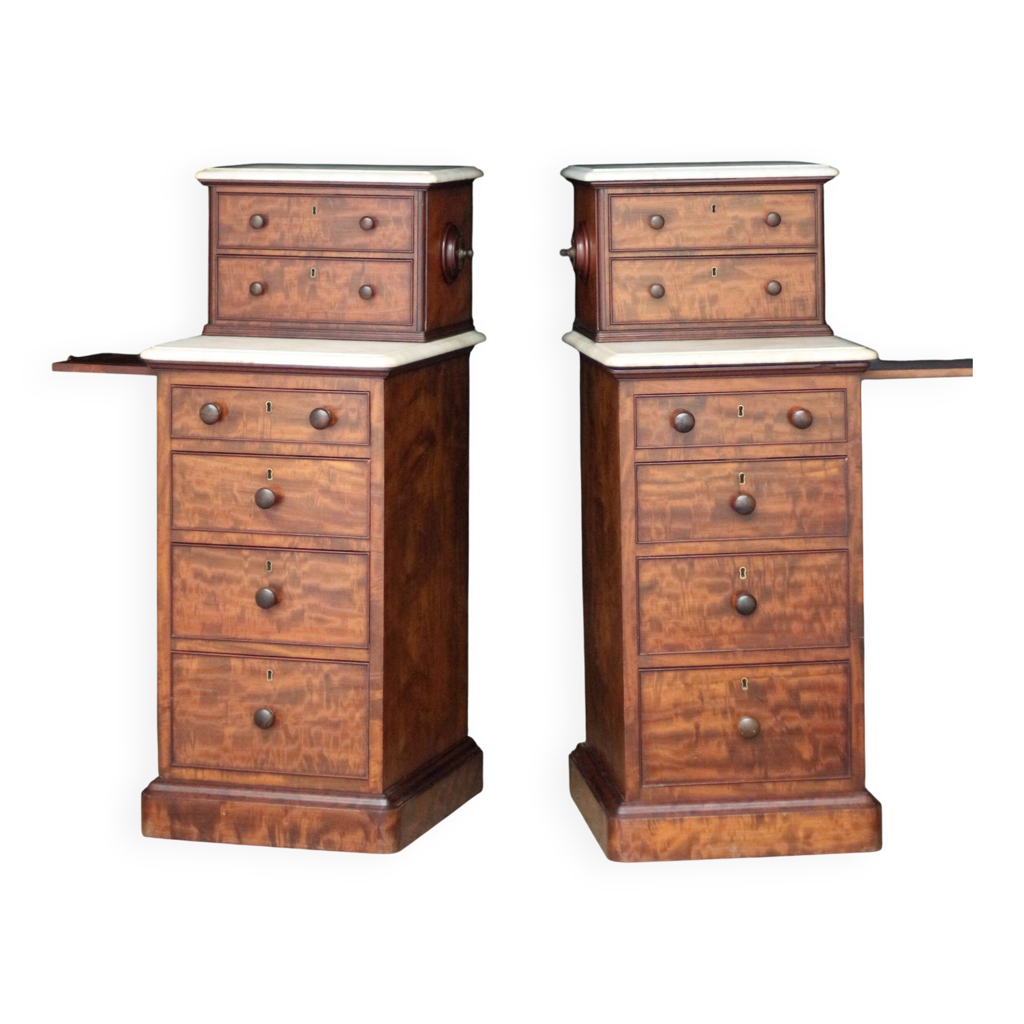 Exceptional: pair of Gillows of Lancaster chiffoniers (circa 1830)
