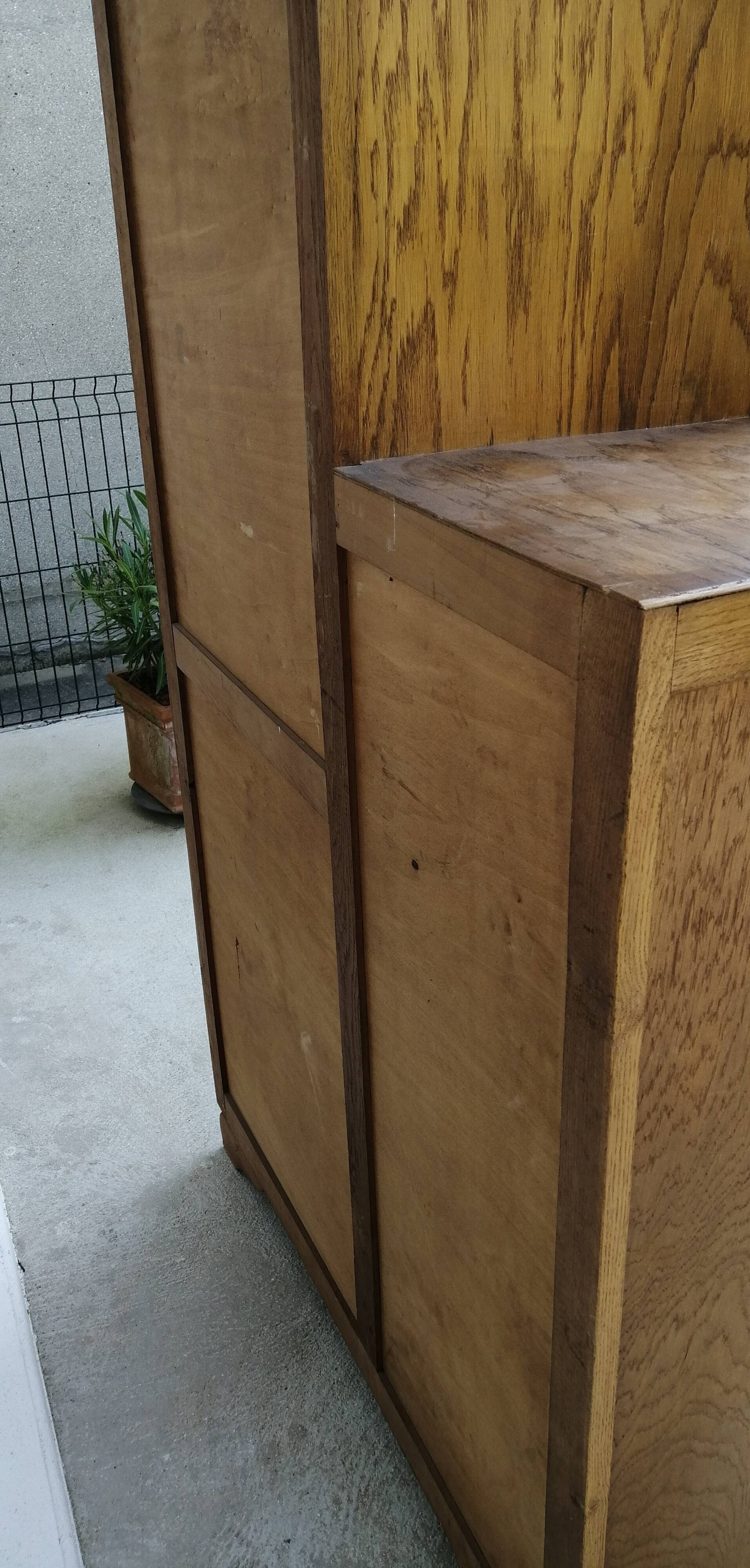 Asymmetrical cabinet