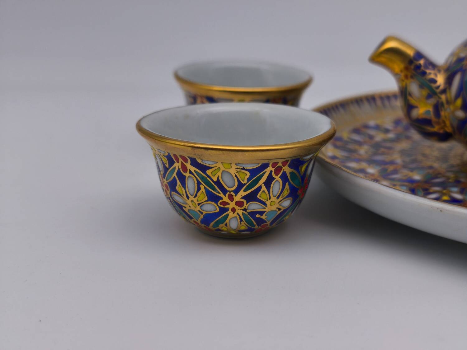 Miniature tea service in Benjarong style – Hand-painted porcelain