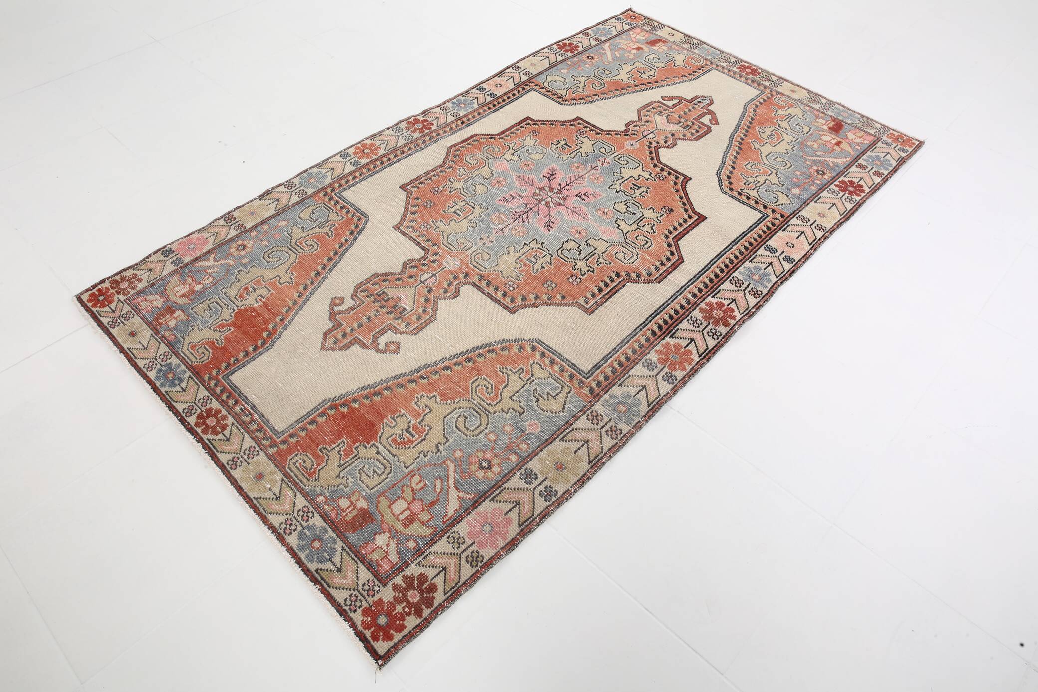 Turkish Red & Beige Classic Vintage Rug, 130x229Cm