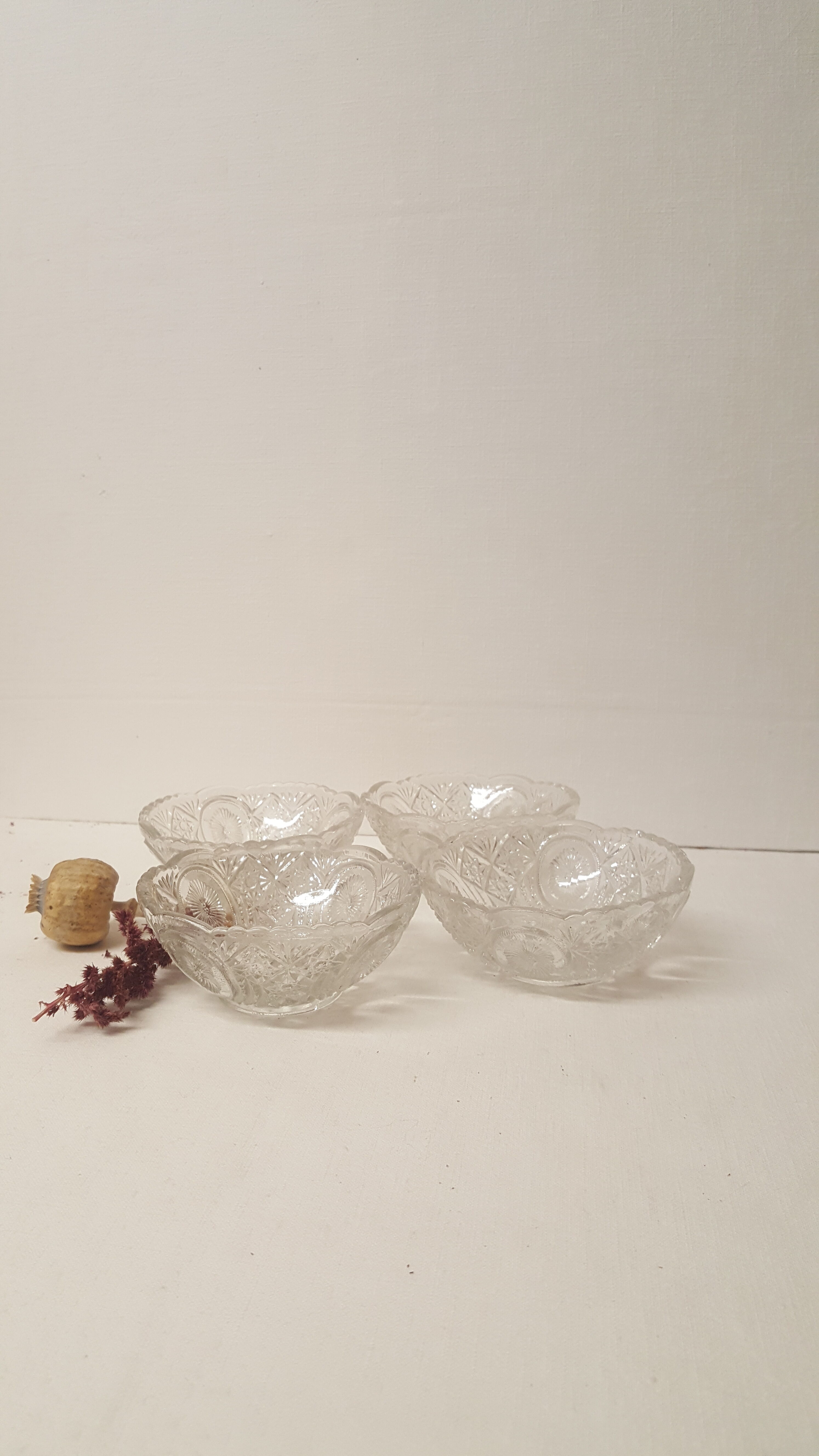 Set of 4 chiseled glass cups