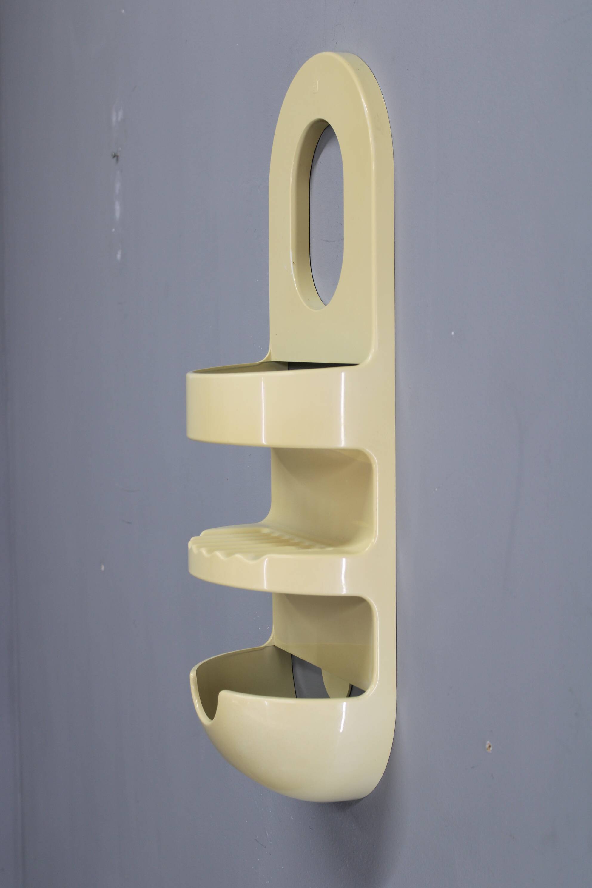 Mid-century Guzzini plastic bathroom shelf, Italy, 1970s
