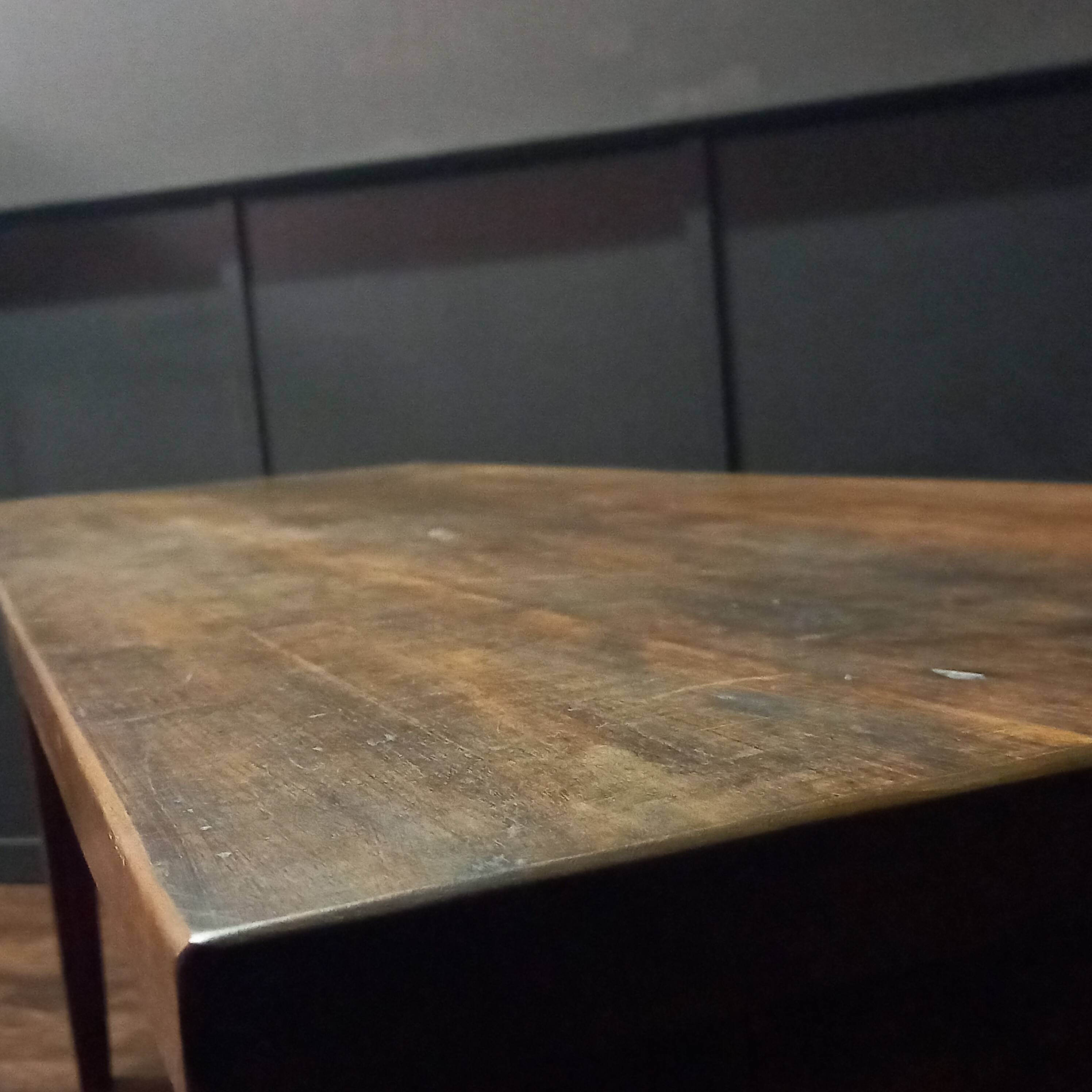 Table de ferme française antique en bois fruitier