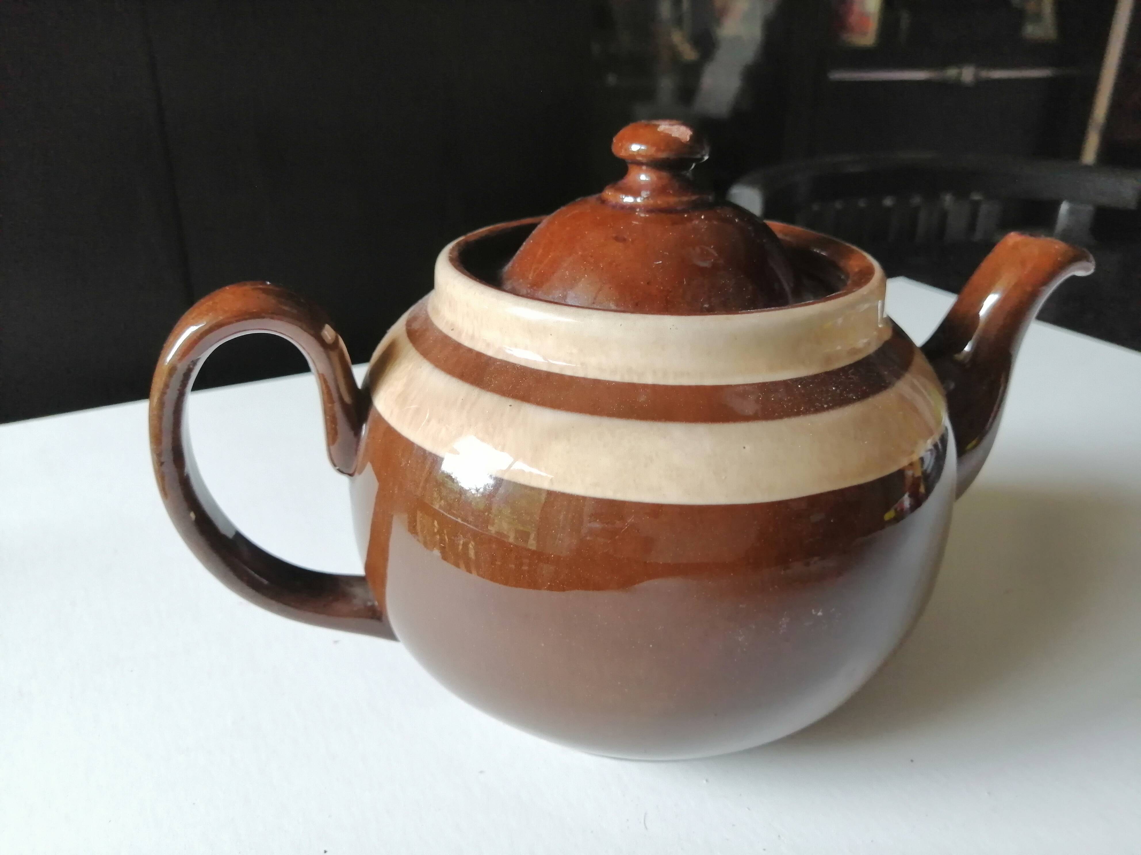 Vintage teapot ALB Alcock, Lefranc & Bloore "Betty Brown" made in England
