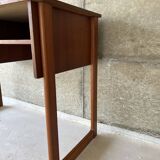 Scandinavian office of the 60s with sleigh feet