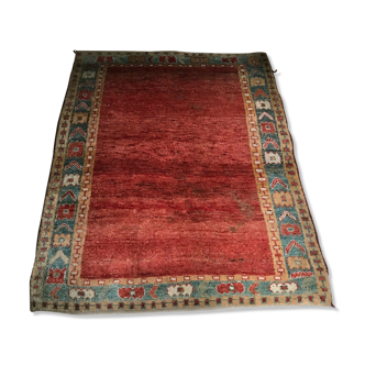 Tapis en laine a motif xx siècle