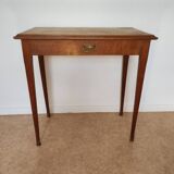 Spindle leg desk