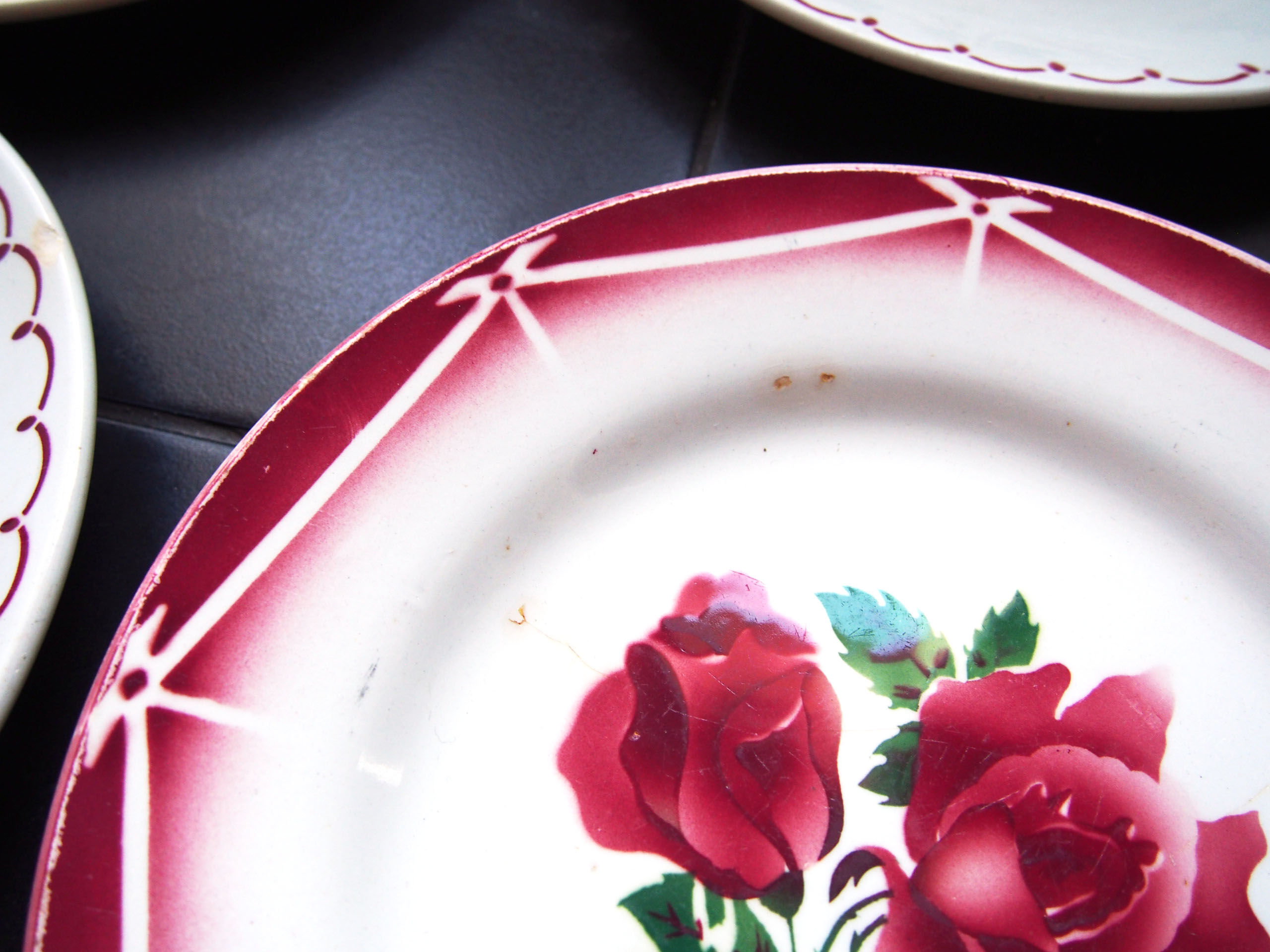 Ensemble de 6 assiettes plates rouges
