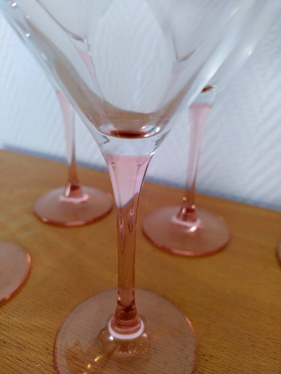 8 Luminarc pink cocktail glasses