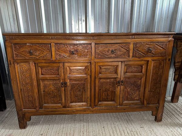 Buffet chinois ancien sculpté à la main – bois massif – pièce unique