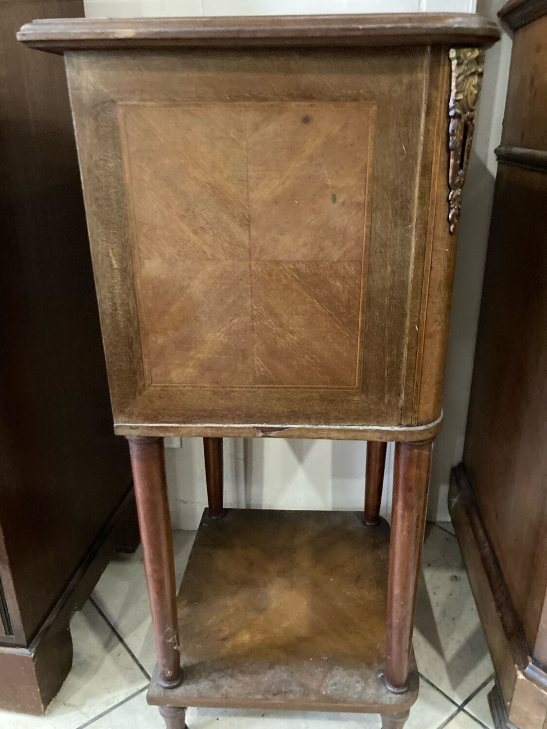 Table de chevet style Louis XVI