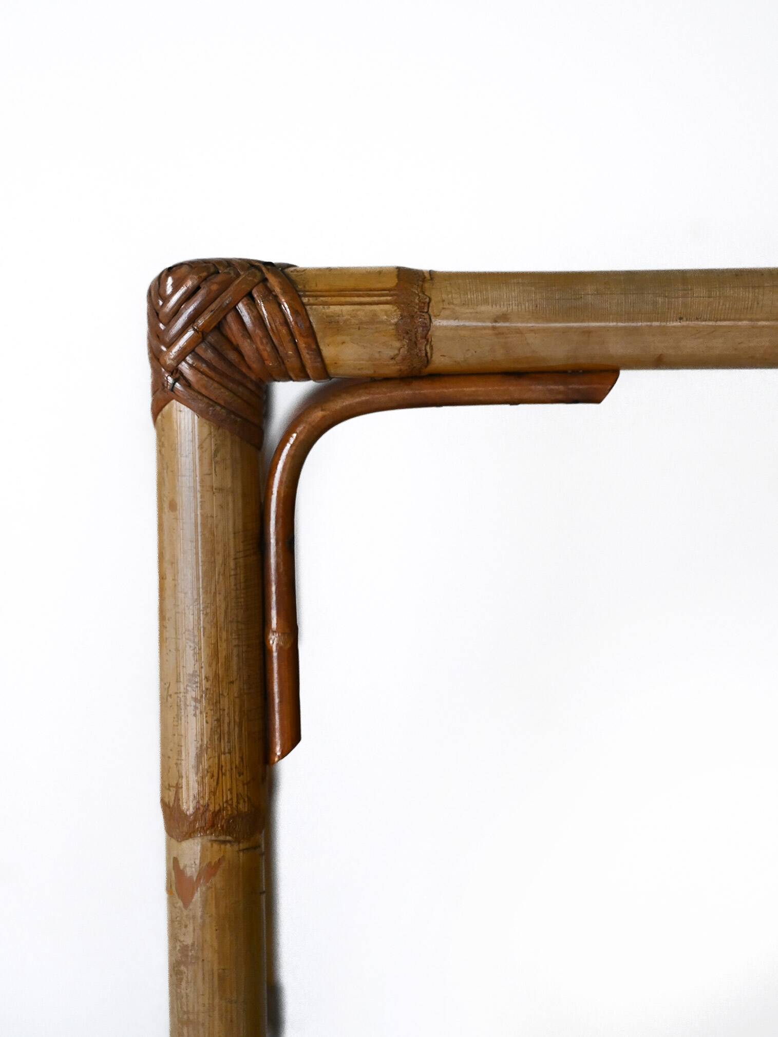 Bibliothèque vintage en bambou