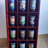 Cups cloisonné flower motifs (12) in its wooden shelf