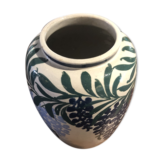 Ceramic vase with floral decorations