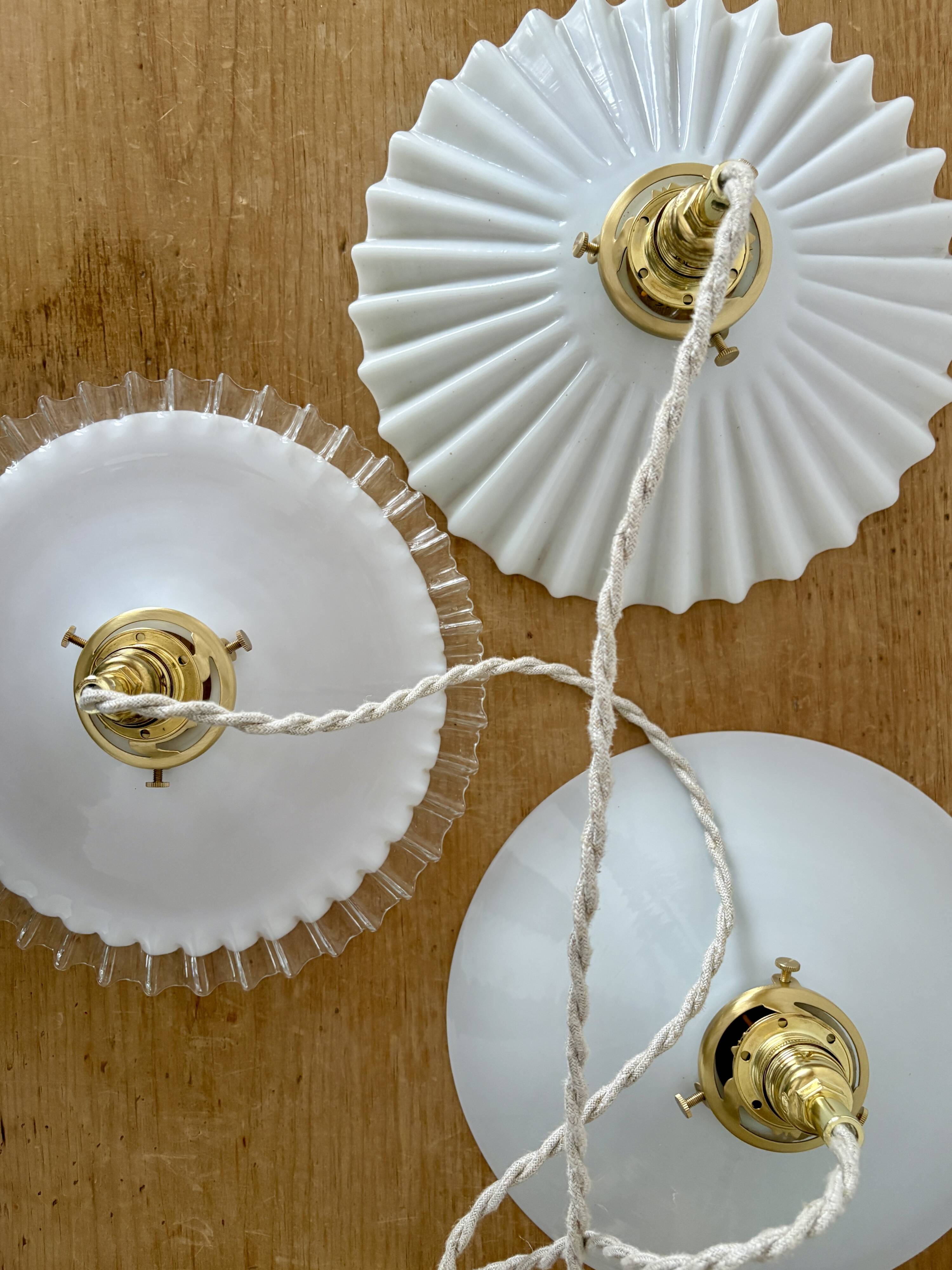 Vintage triple suspension lampshade in white opaline.