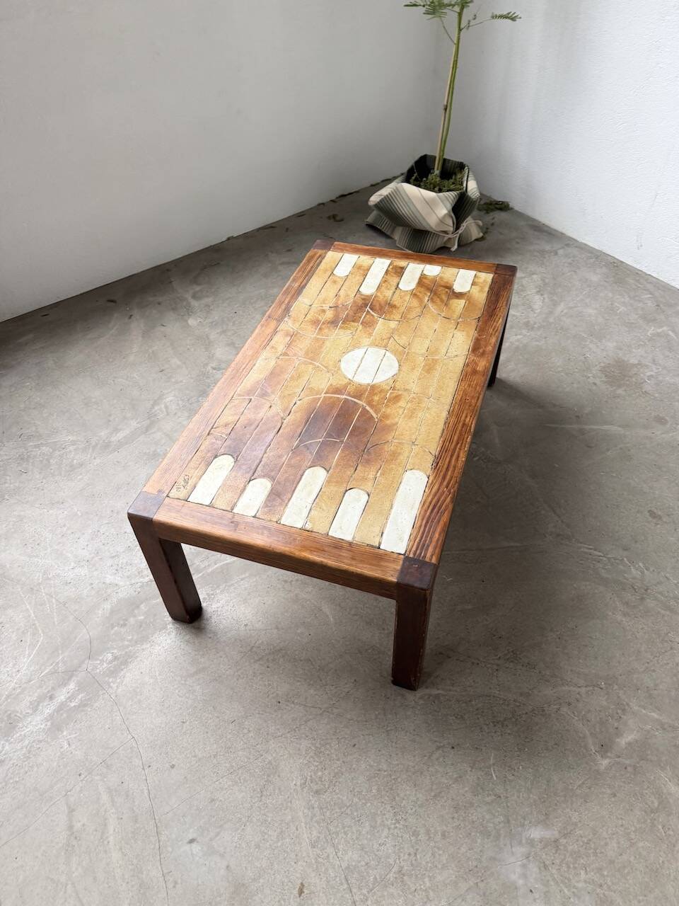 Dyem ceramic coffee table