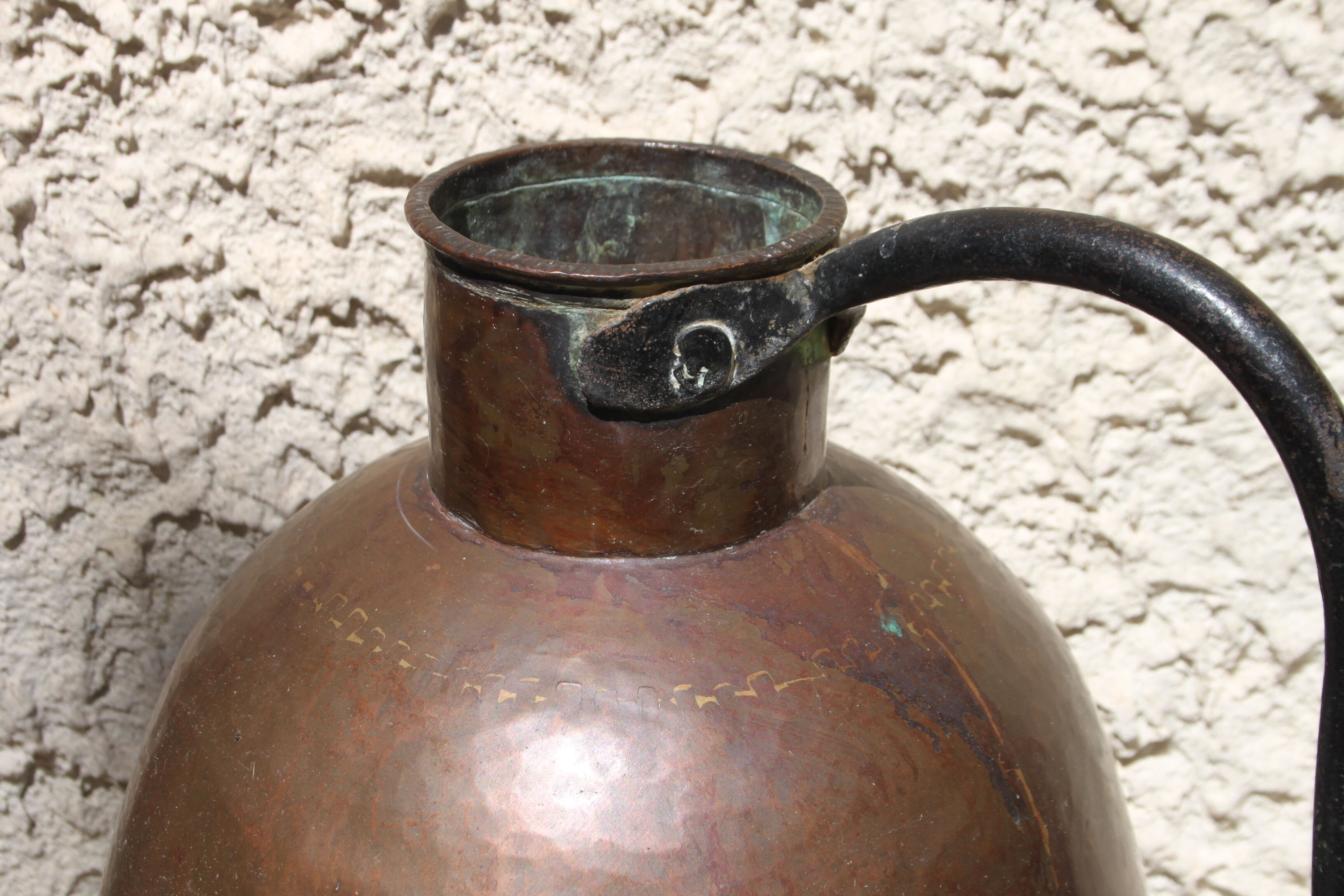 Ancient jar with oriental waters, end of 19th