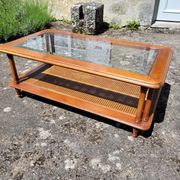 Table basse en merisier, verre et cannage