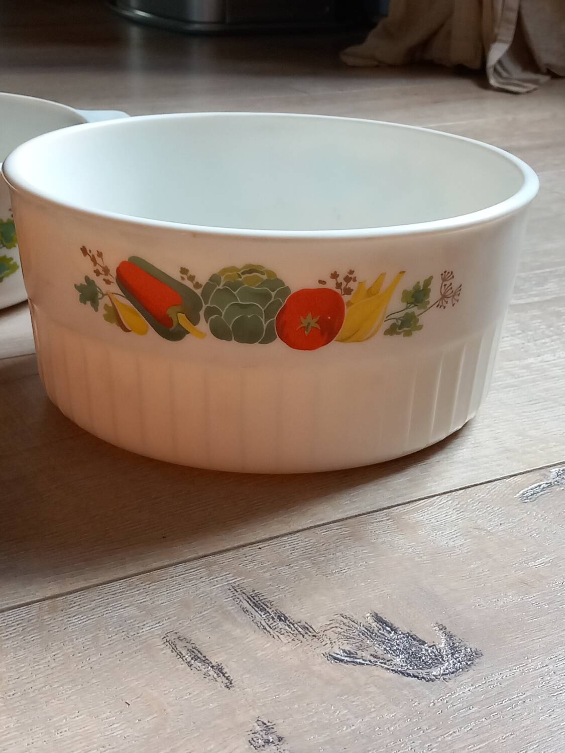 Set of 2 vintage dishes