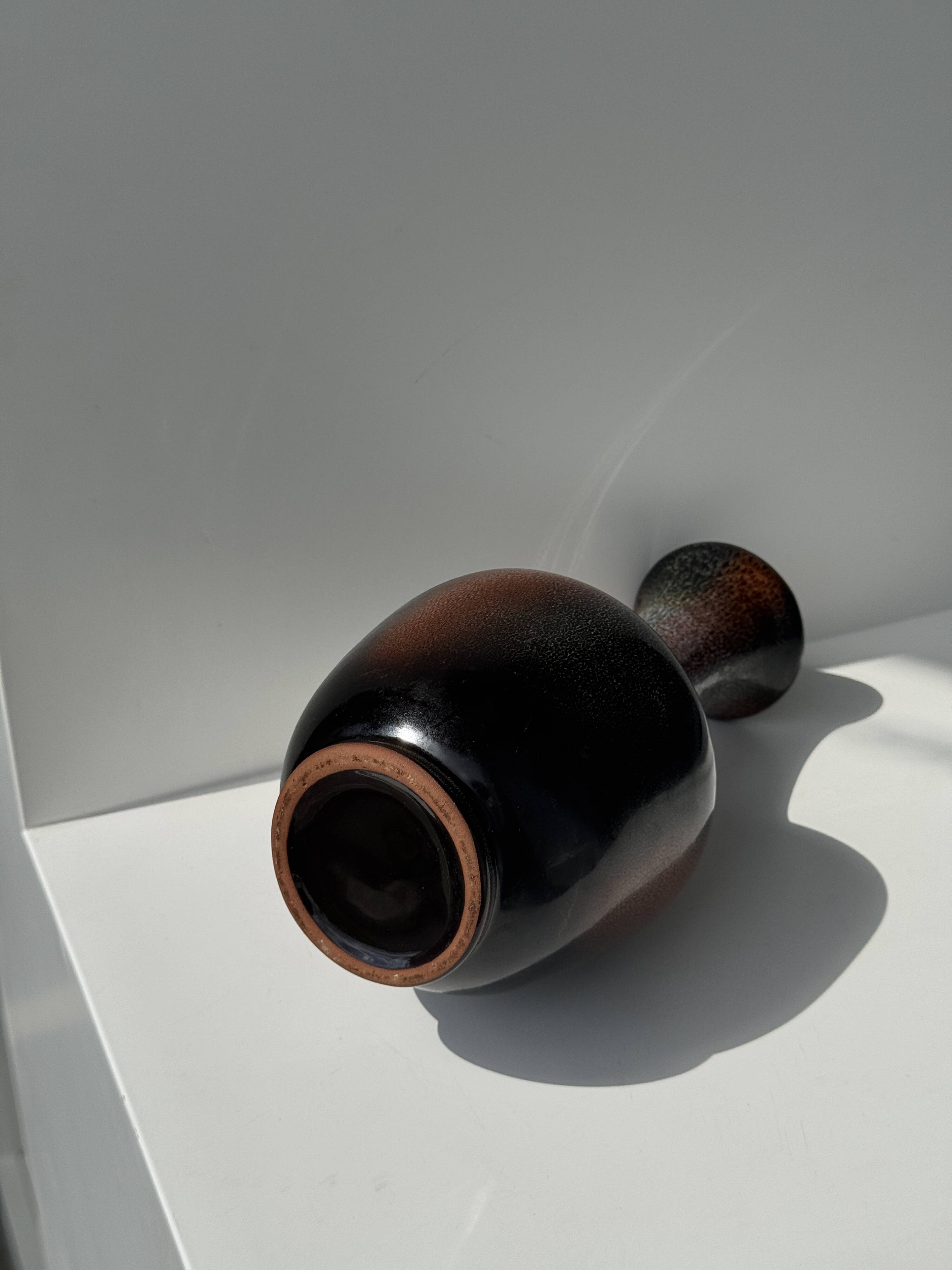 Vase en céramique brun H25