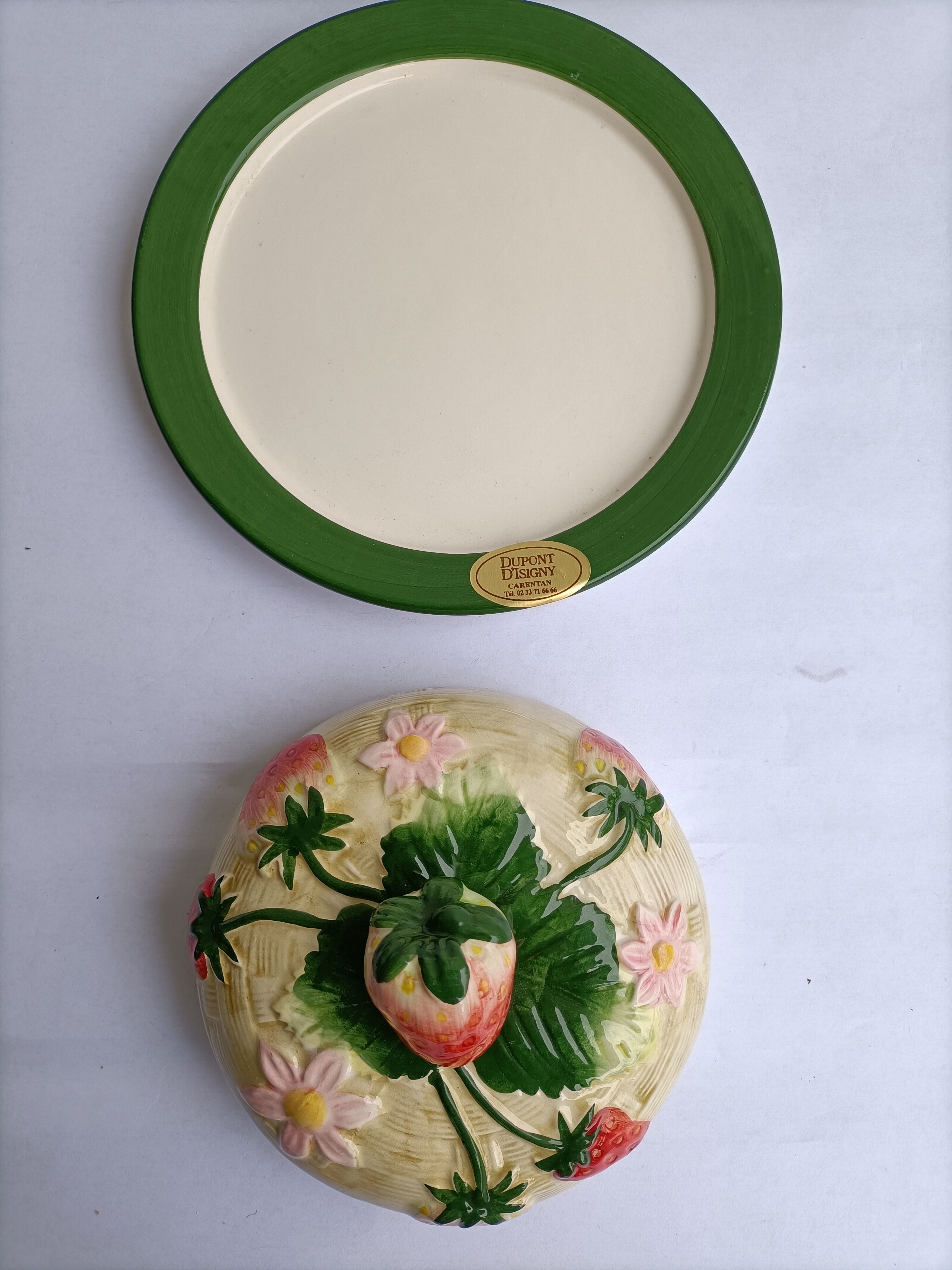 Beurrier vintage en porcelaine décoration fraises