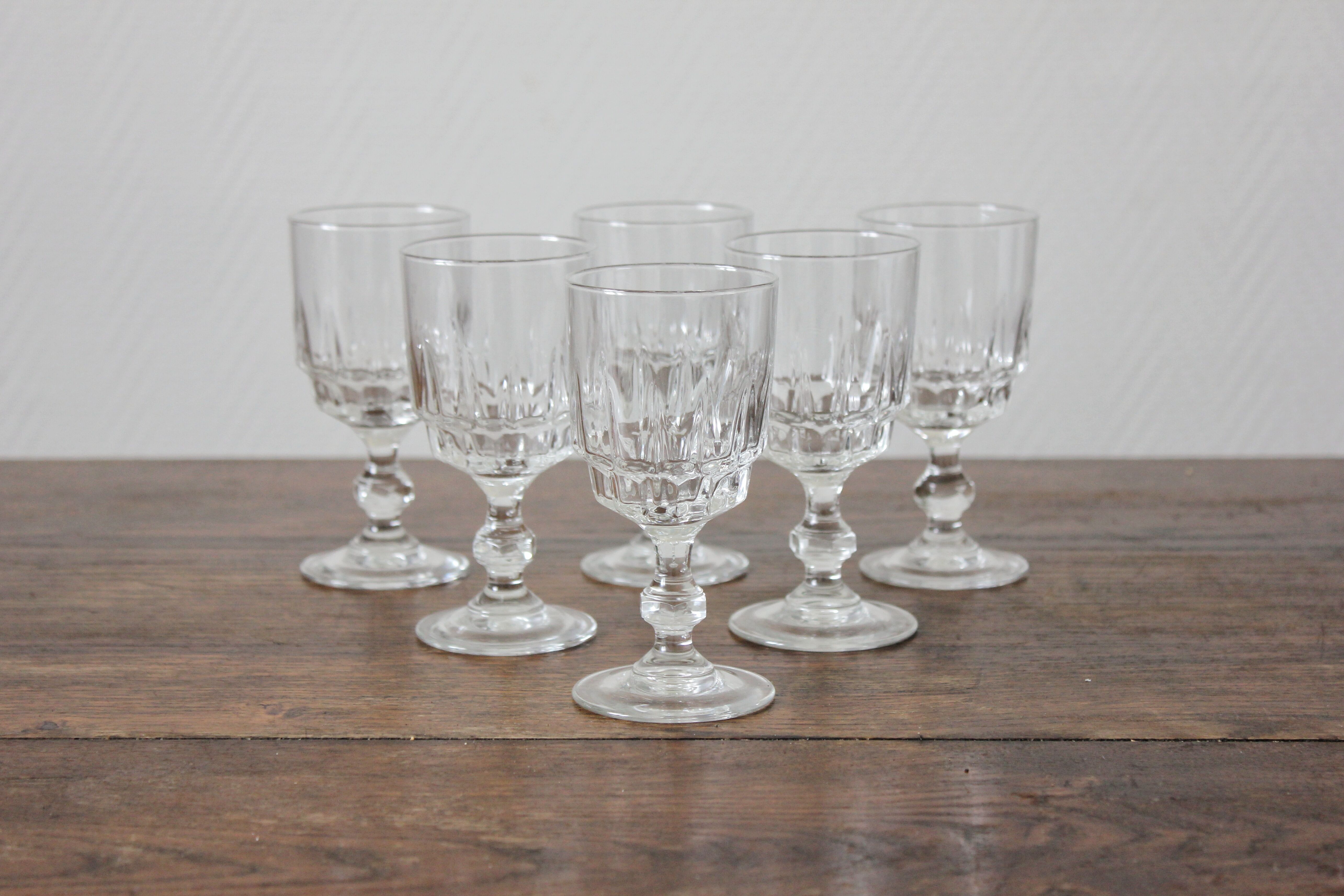 6 vintage Luminarc white wine glasses