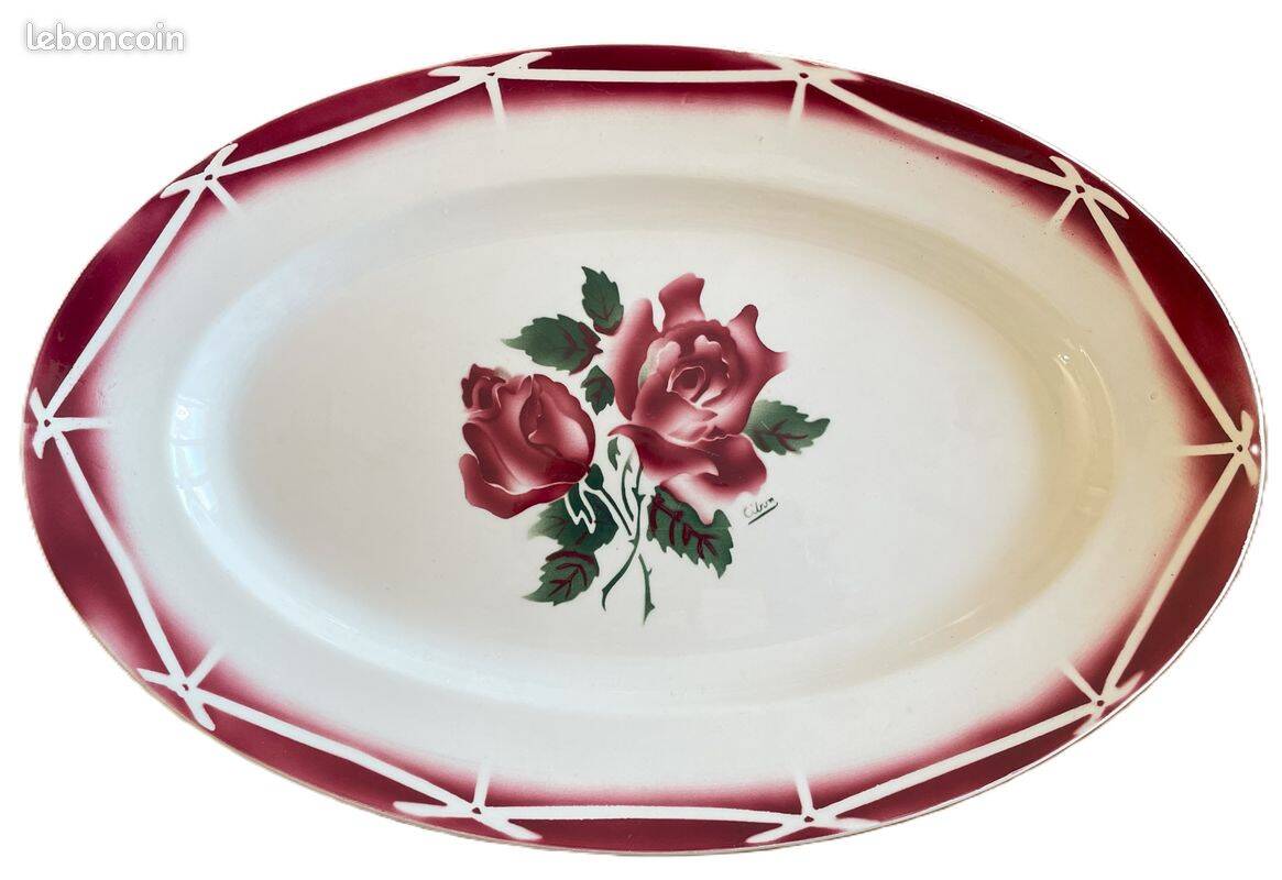 Antique serving dish in Sarreguemines earthenware.