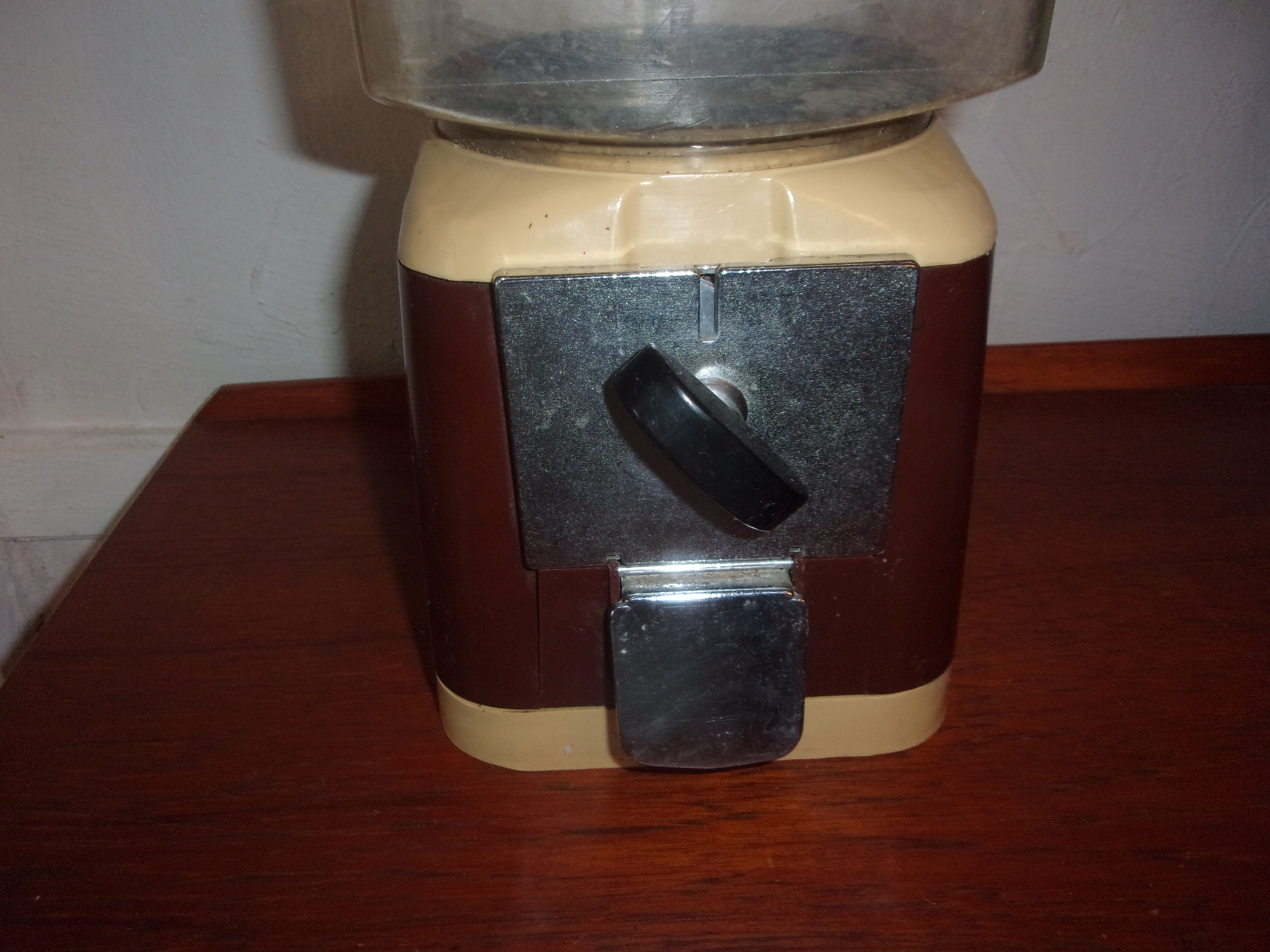 Bistro peanut dispenser 1960
