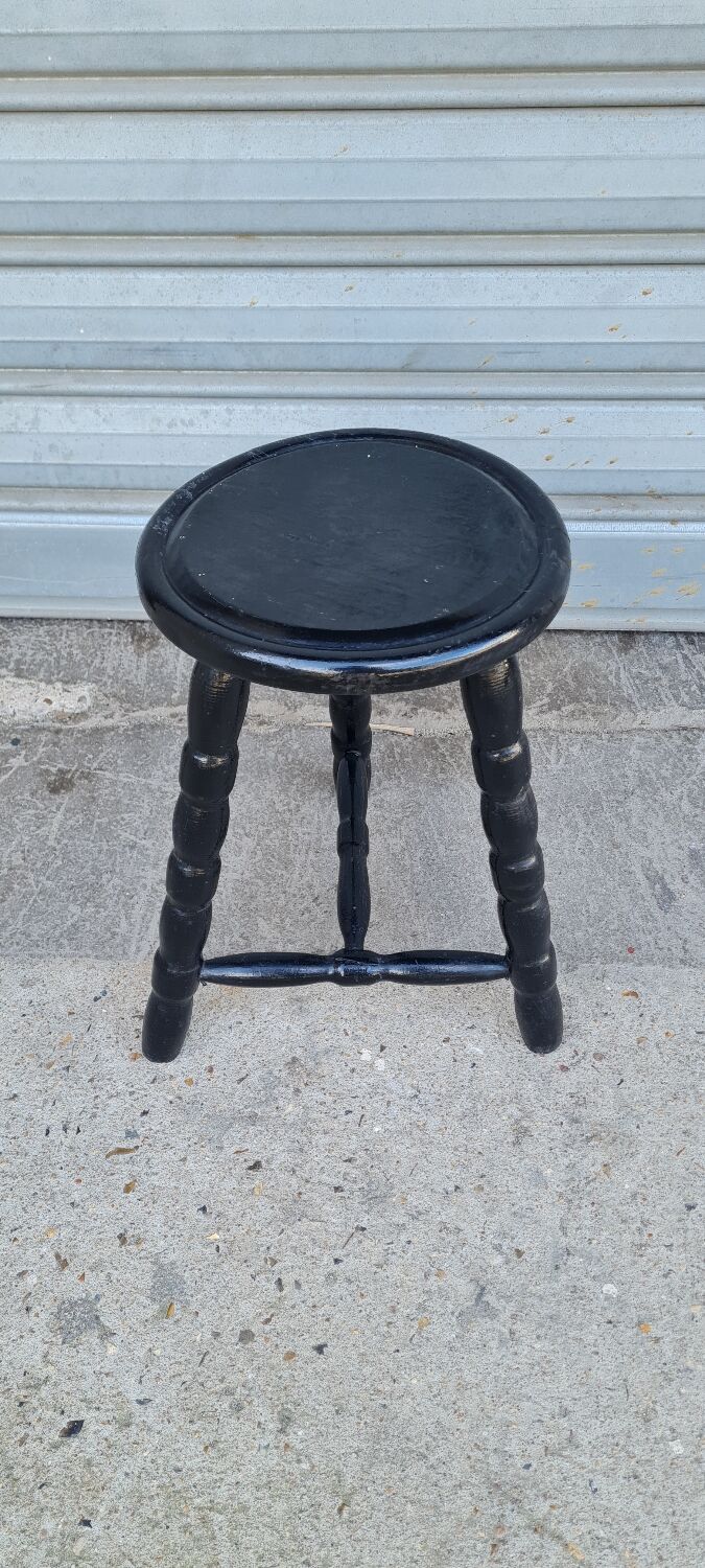 Tripod stool