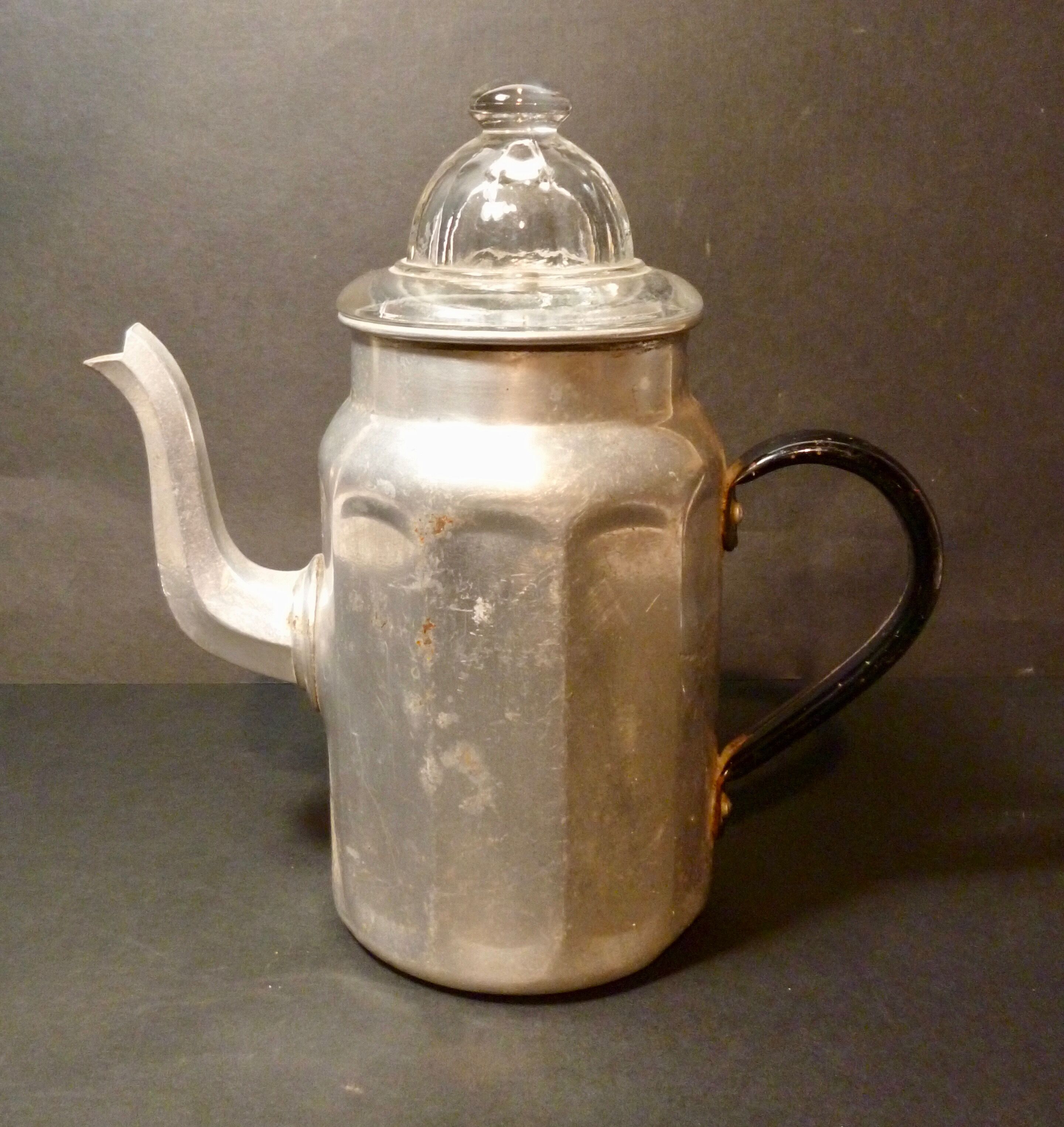 Cafetière aluminium ancienne à cabochon de verre