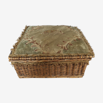 Basket sewing basket in wicker interior upholstered in silk Napoleon III