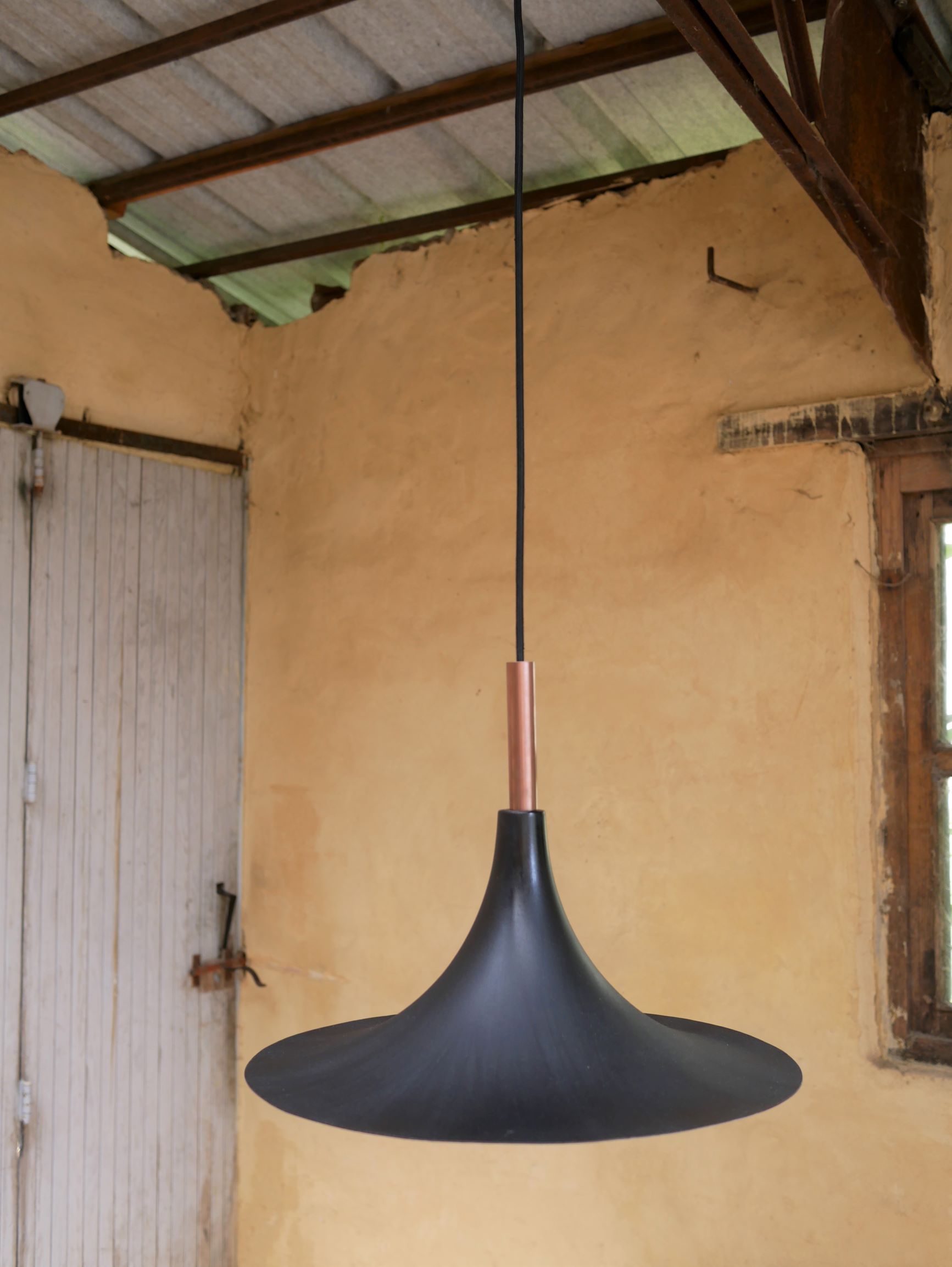 Vintage tulip hanging lamp in black metal and copper