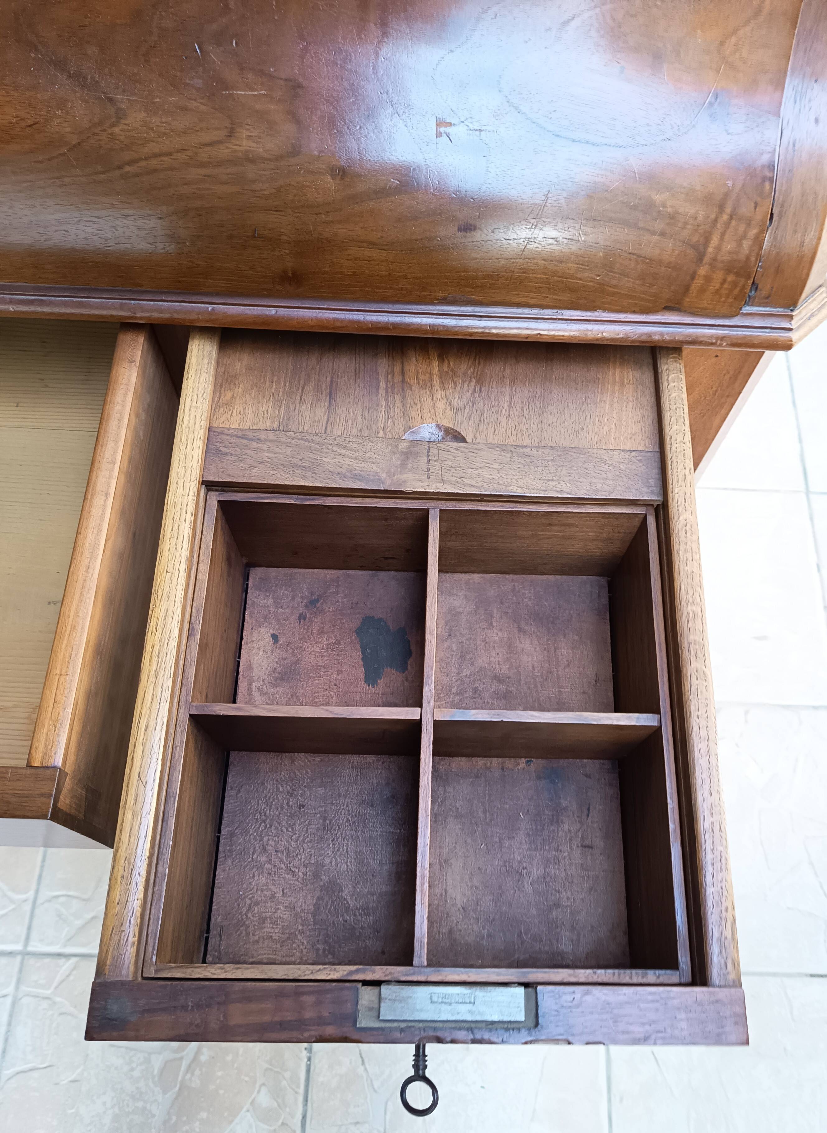 Bureau à cylindre Louis Philippe en noyer époque 19ème