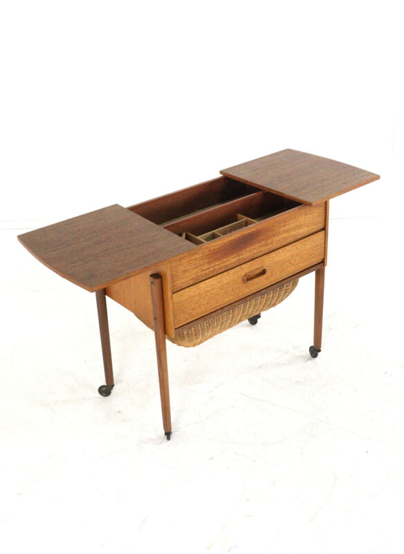 Table d'appoint / boîte de rangement pour bijoux