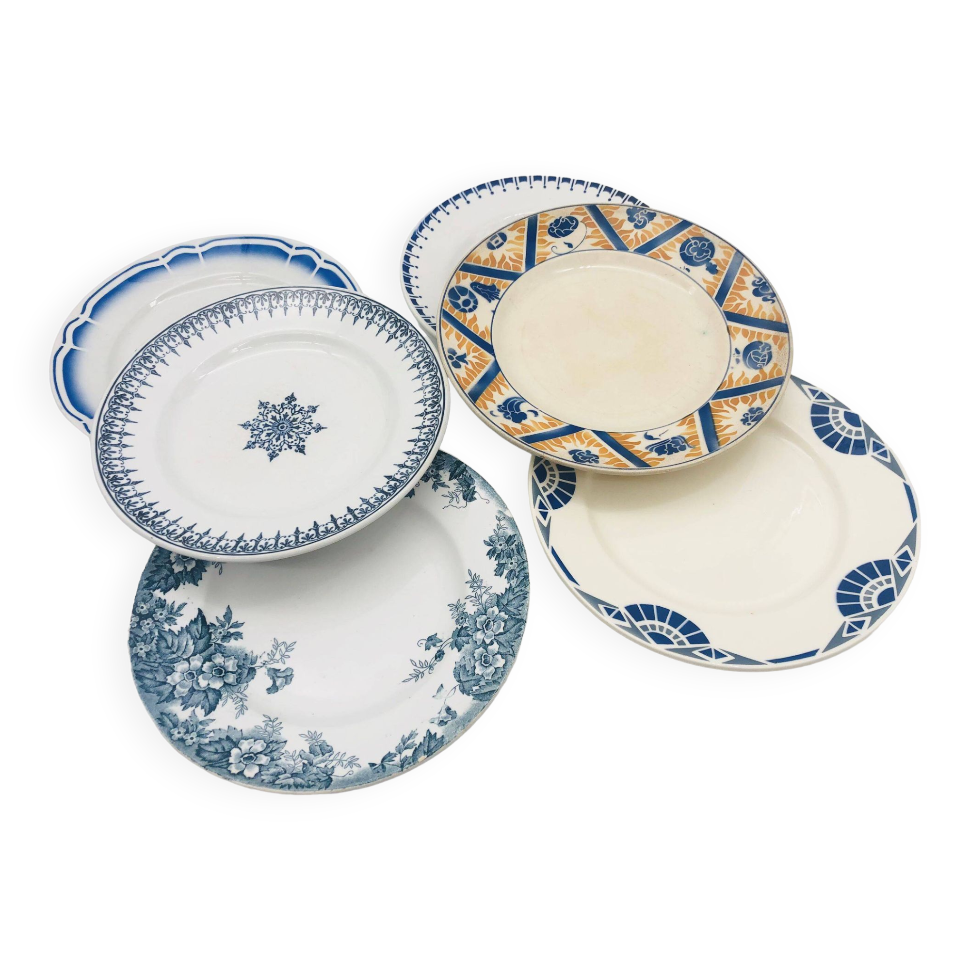 Série de 6 assiettes plates dépareillées.