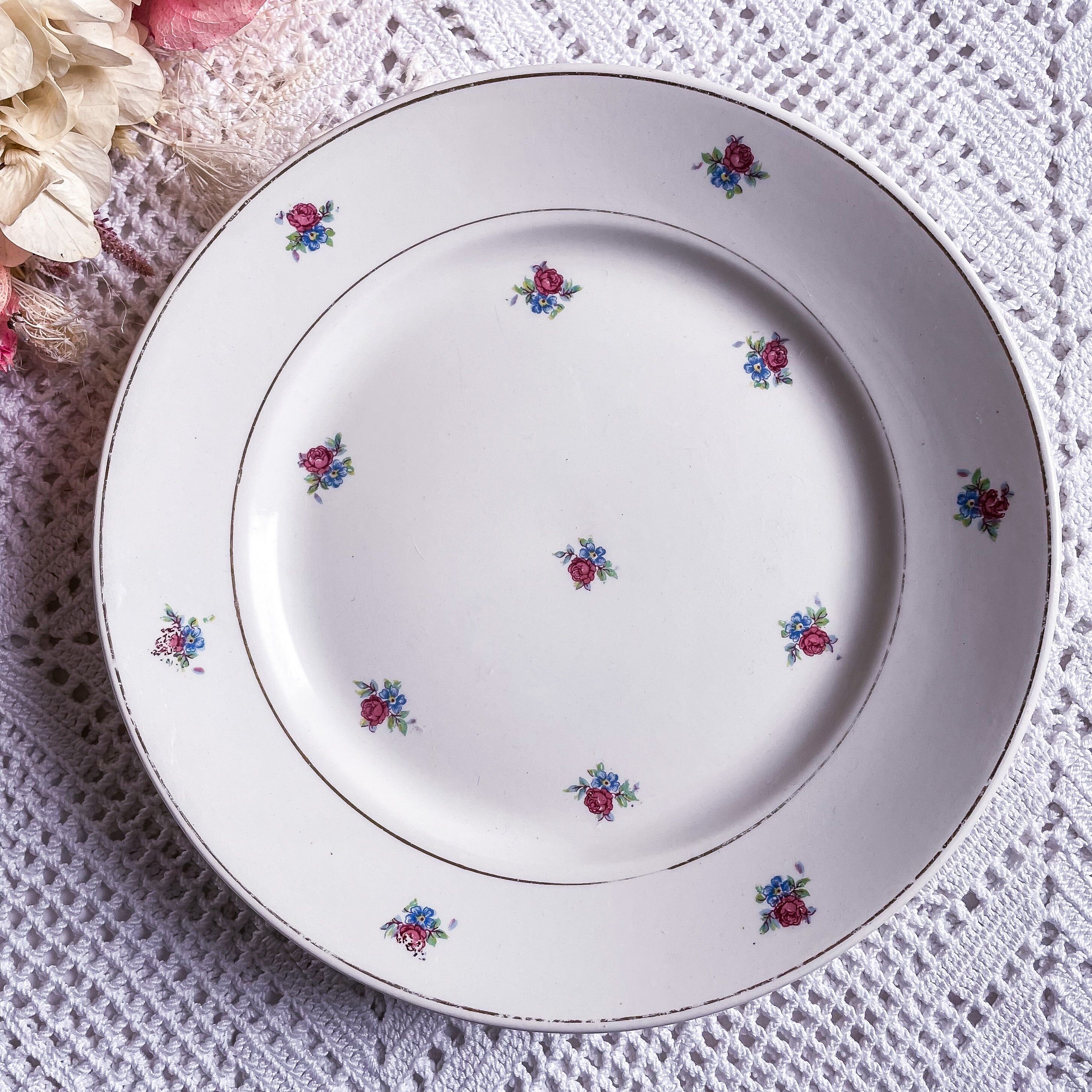 Set of 4 flowery dessert plates